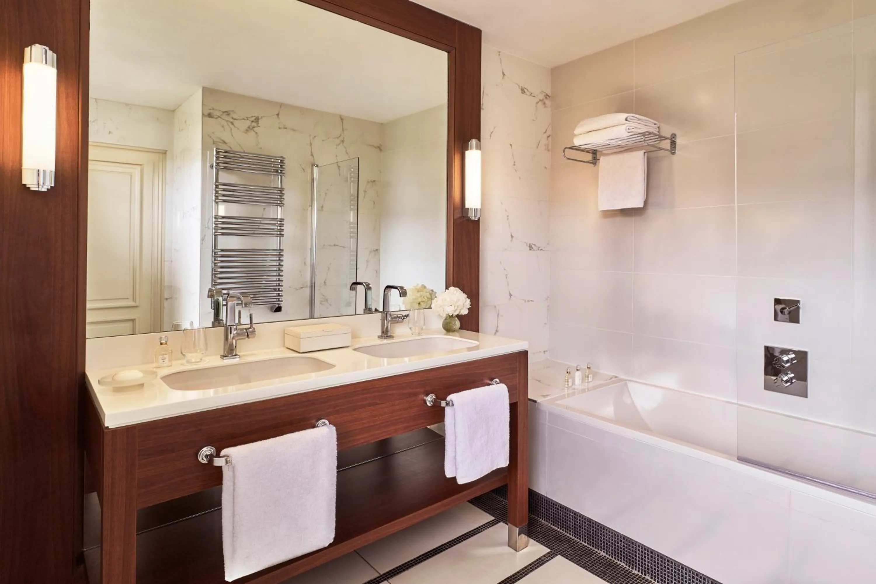 Bathroom in Hôtel Barrière Le Majestic Cannes