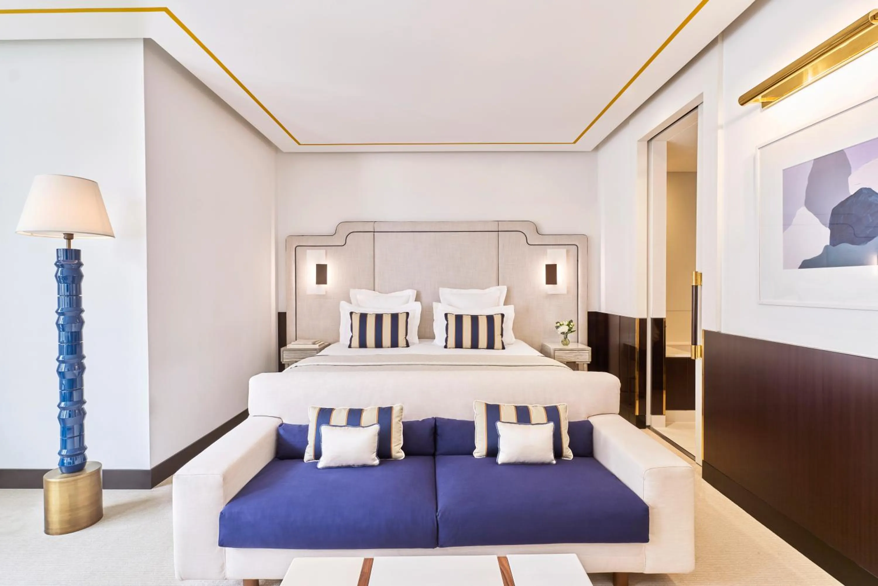 Bed in Hôtel Barrière Le Majestic Cannes