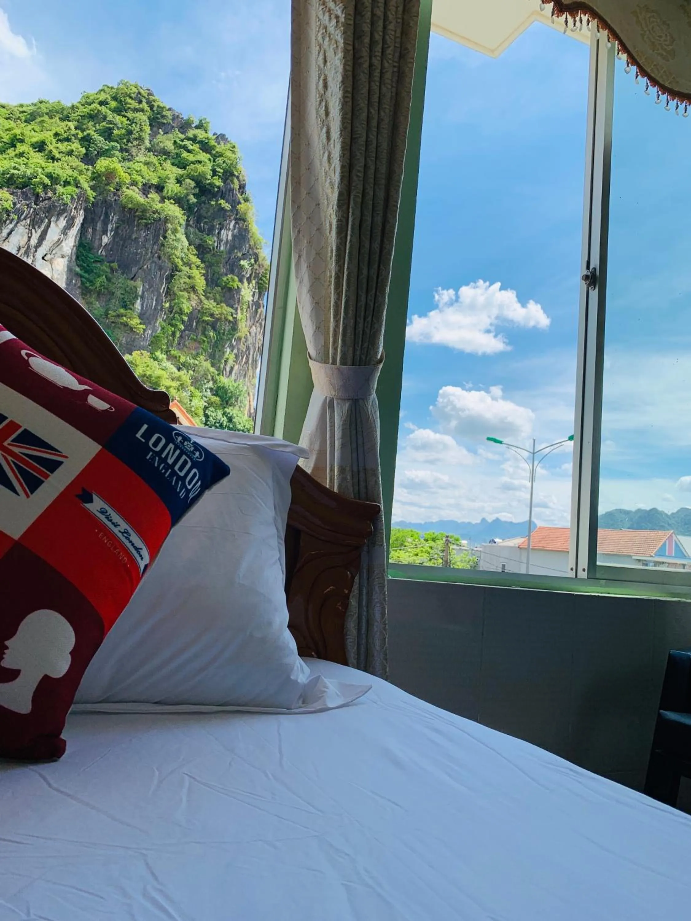 Mountain view, Bed in Vu's Homestay