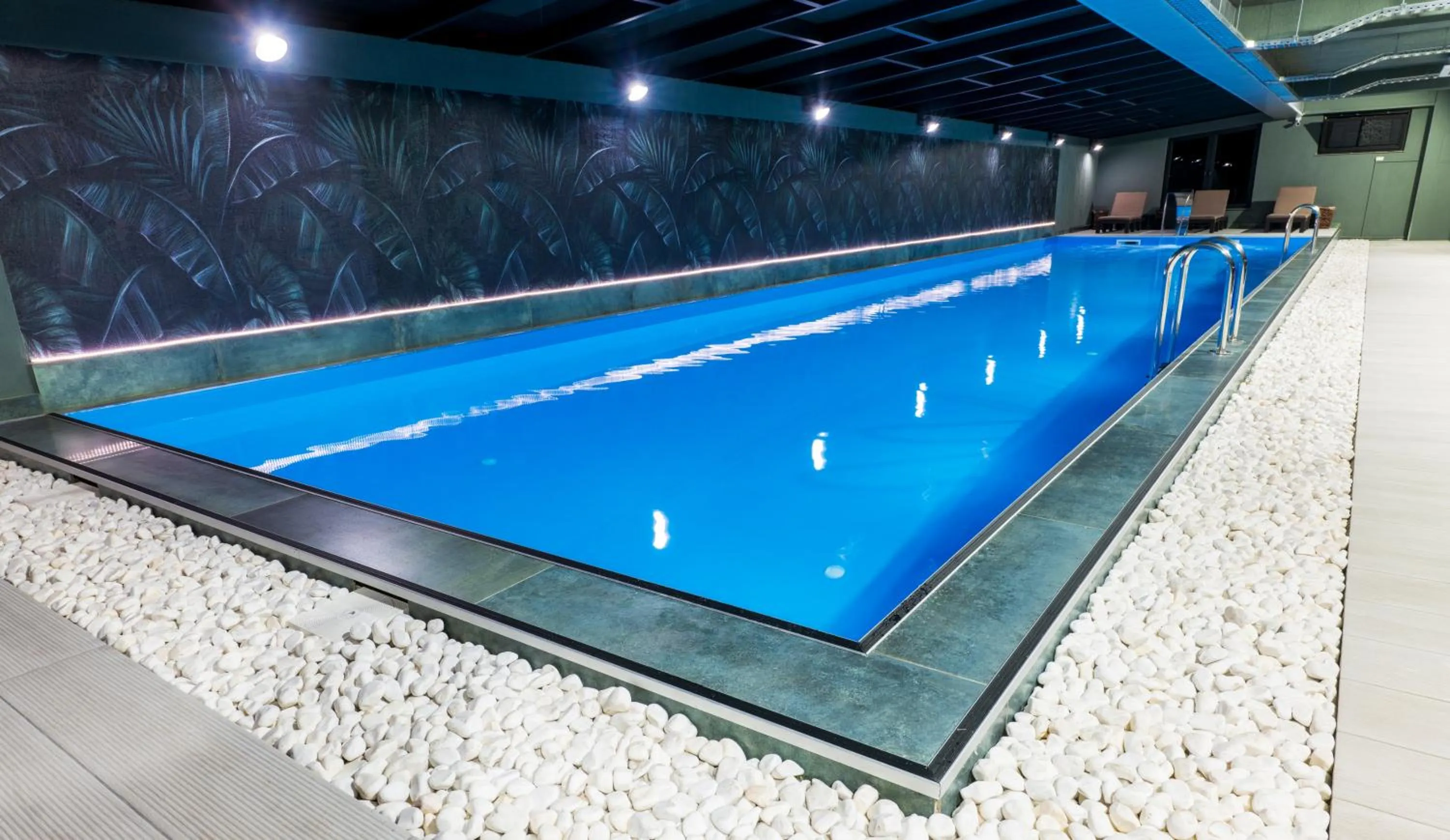 Swimming pool in Jazz Hotel