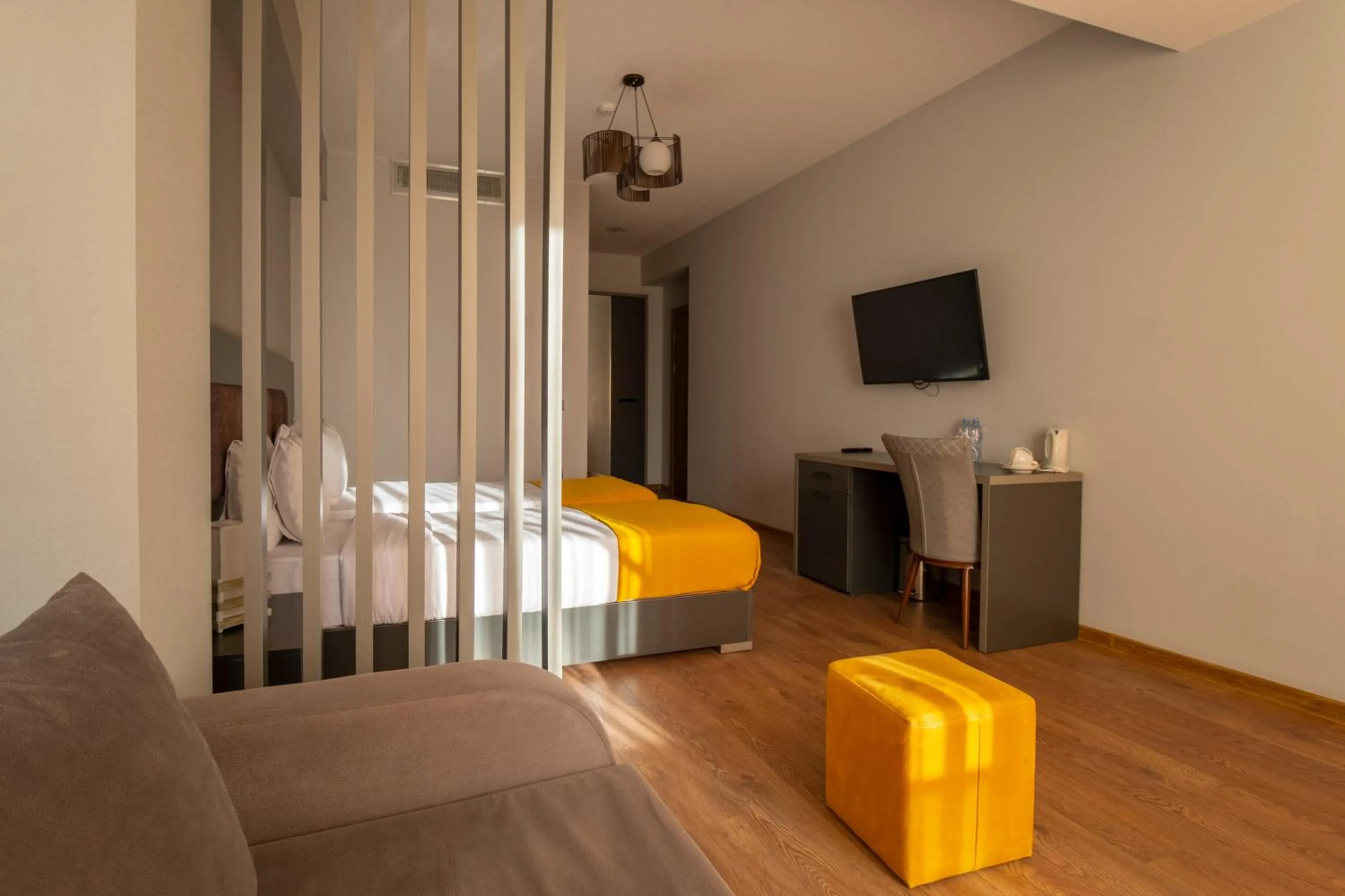 Communal lounge/ TV room, Bed in Jazz Hotel