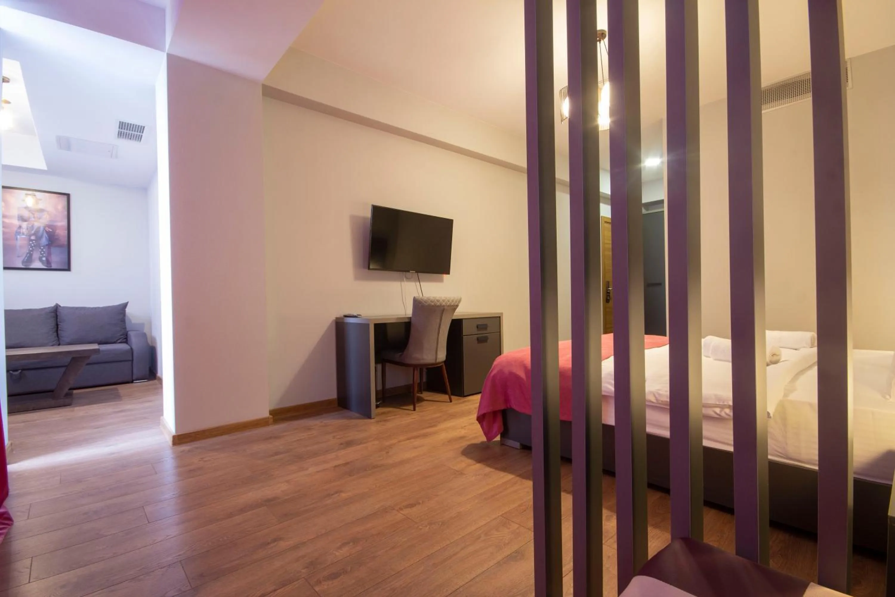 Communal lounge/ TV room, Bed in Jazz Hotel