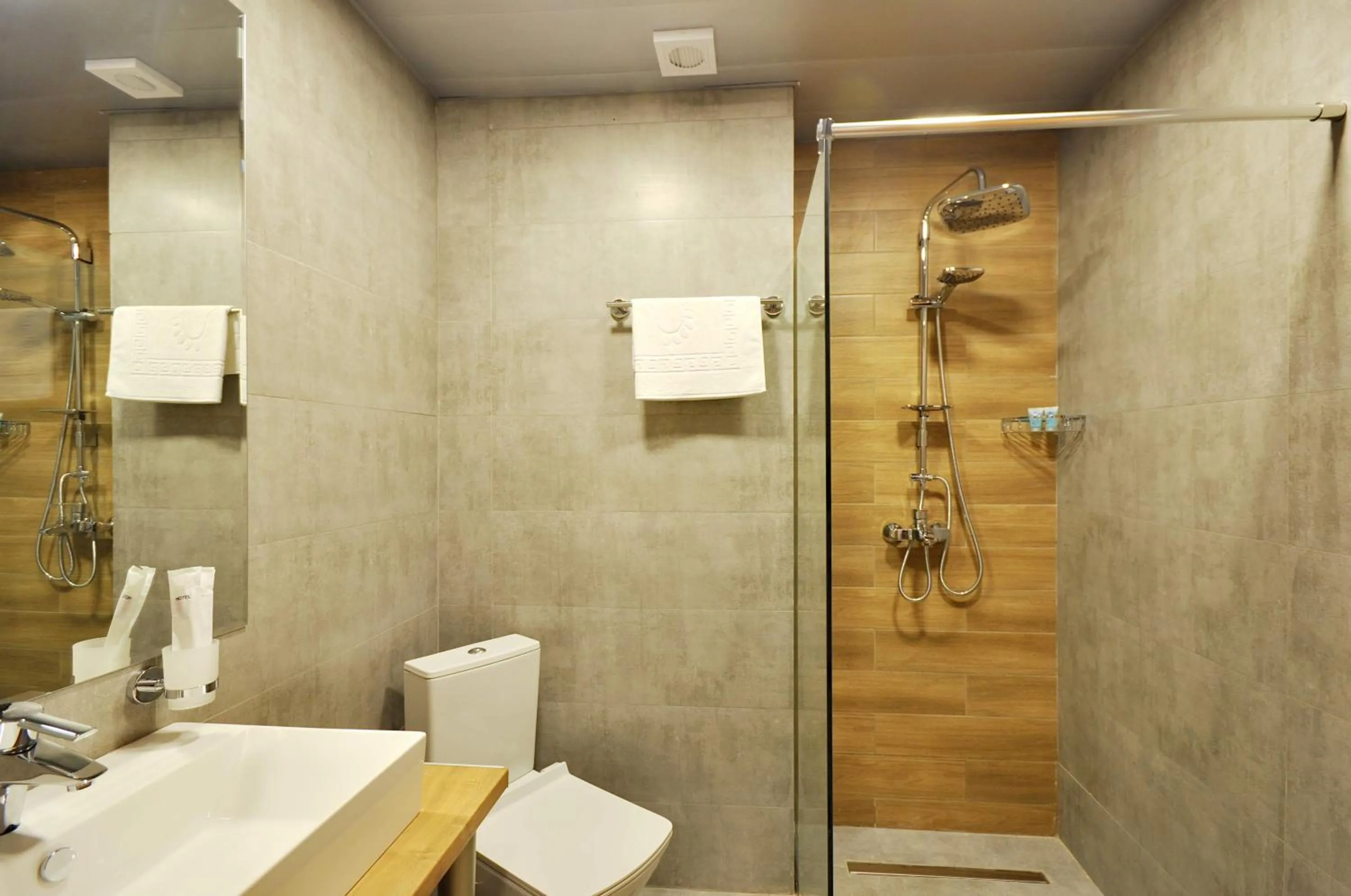 Shower in Jazz Hotel