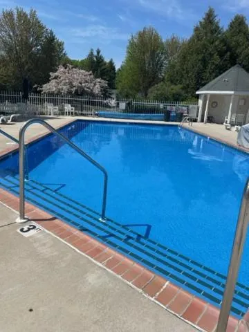 Swimming pool in Pheasant Park Resort