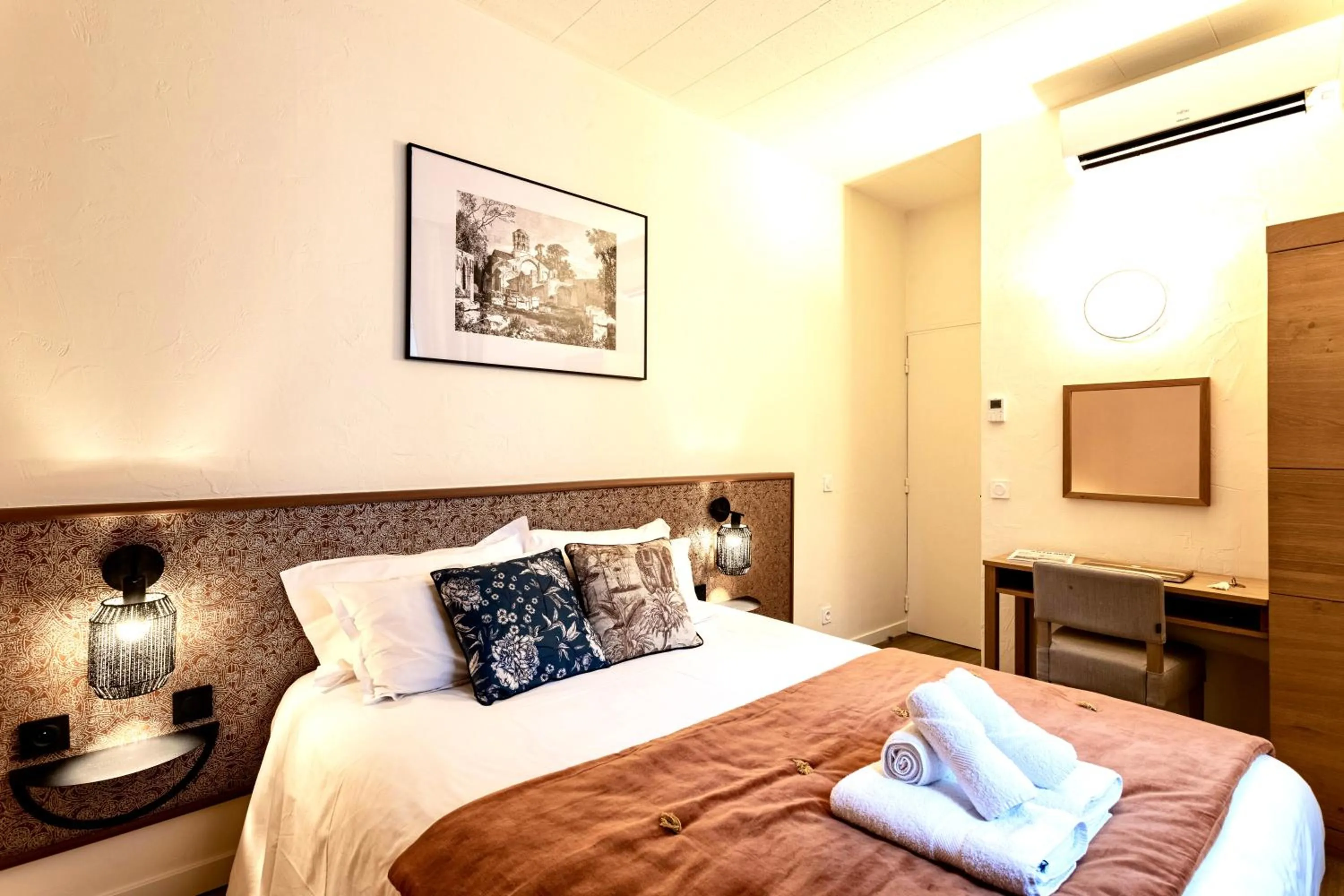 Bed in Hôtel Tête d'or