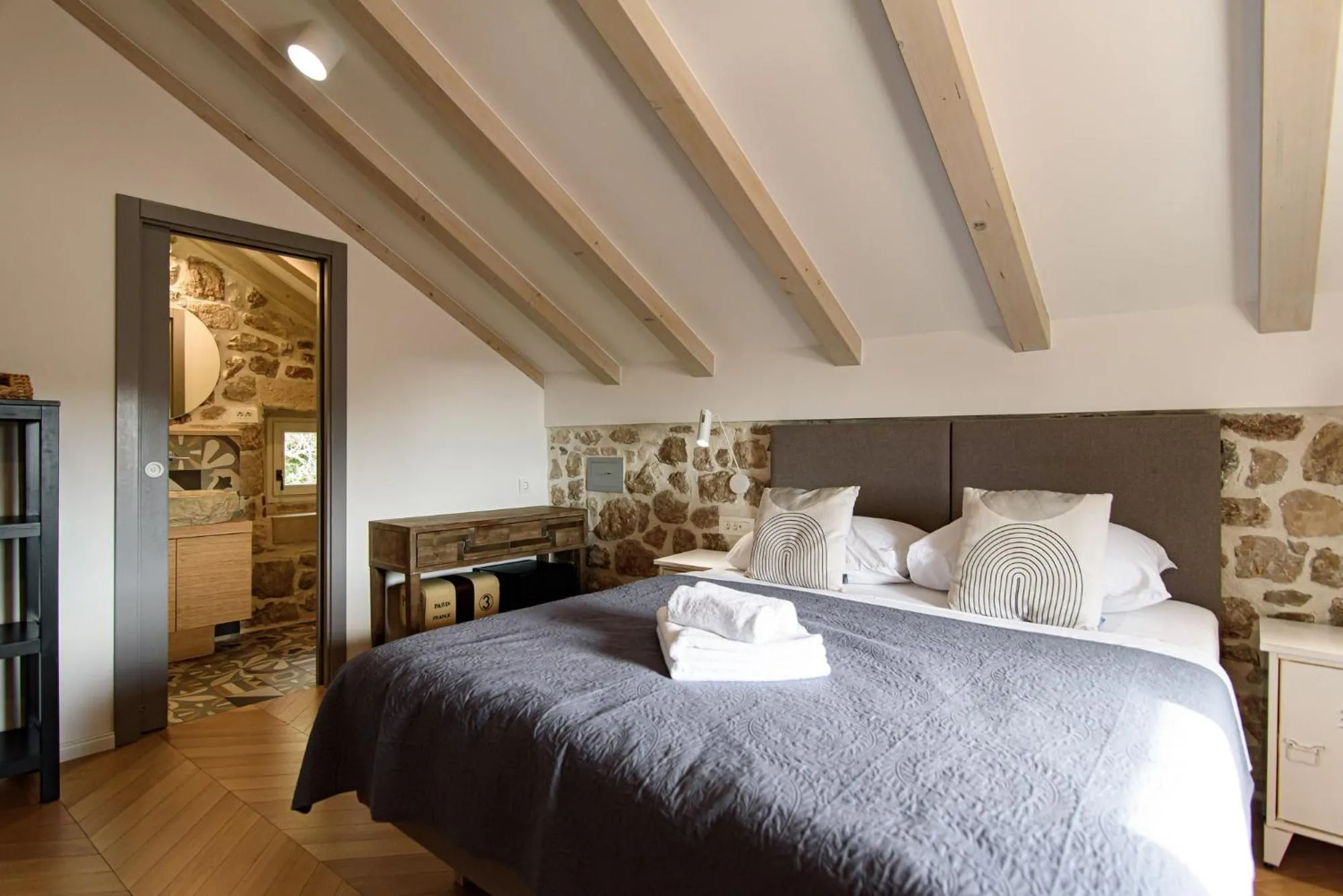 Bed in VILLA MONTE SANTO by DuHomes