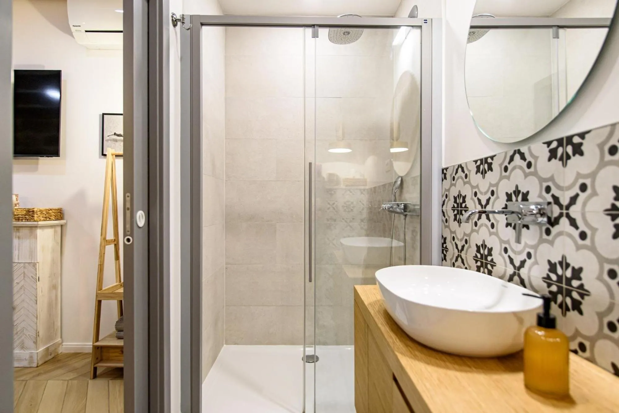 Shower in VILLA MONTE SANTO by DuHomes