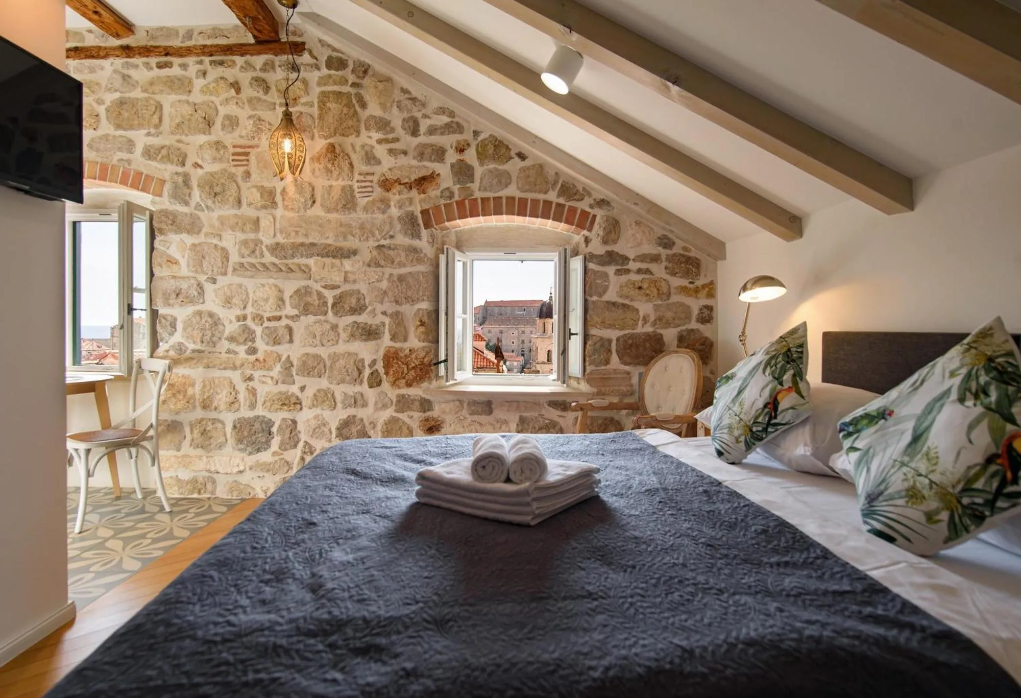 Bed in VILLA MONTE SANTO by DuHomes