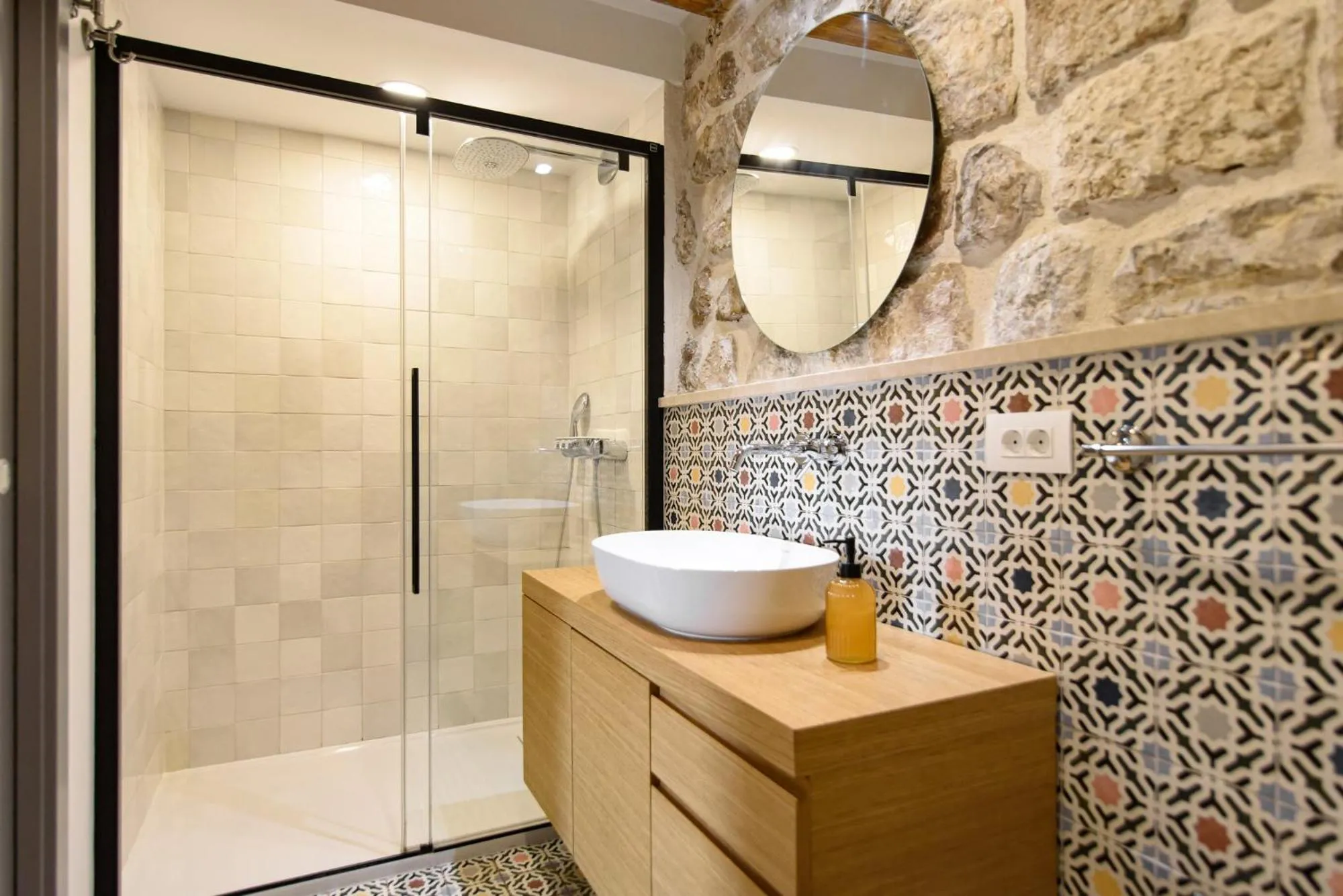 Shower in VILLA MONTE SANTO by DuHomes