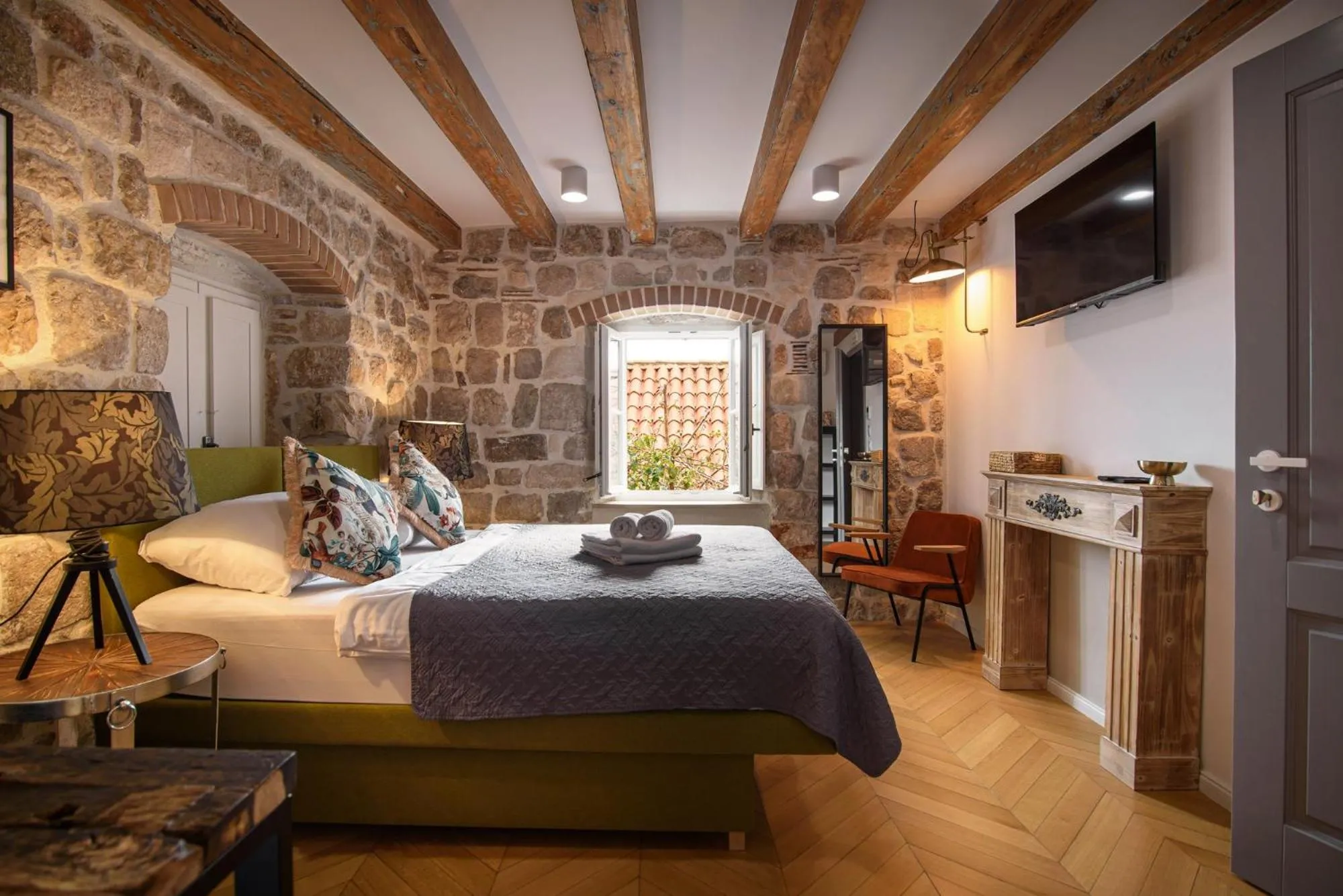 Bed in VILLA MONTE SANTO by DuHomes