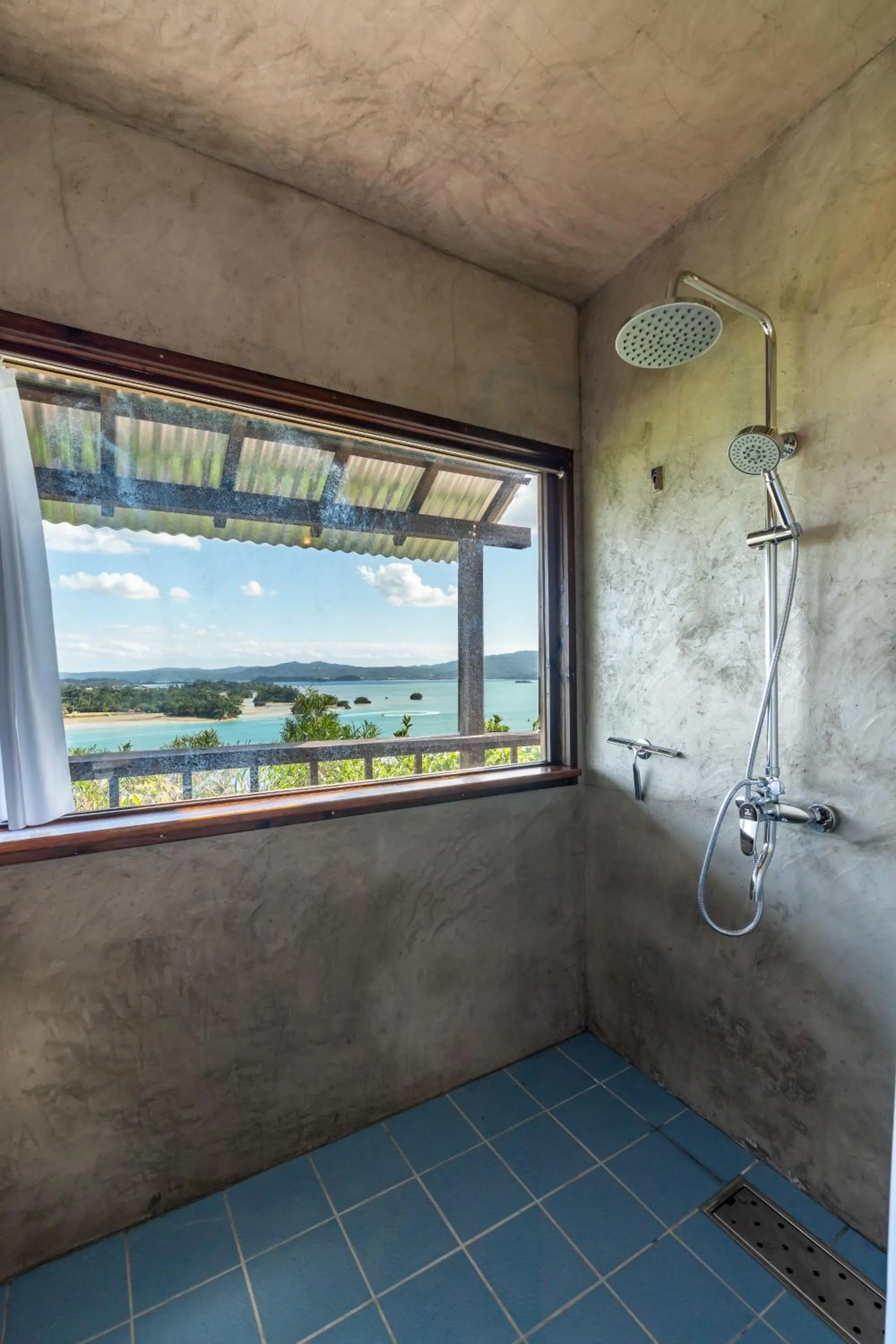 Shower in Tree-house Hotel Morinosubako