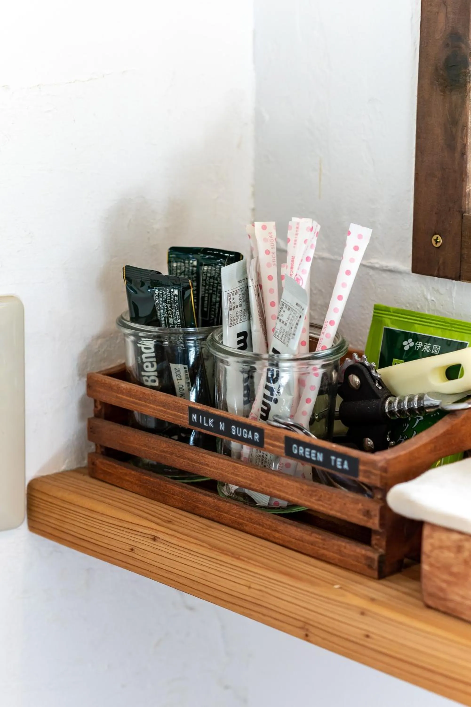 Coffee/tea facilities in Tree-house Hotel Morinosubako