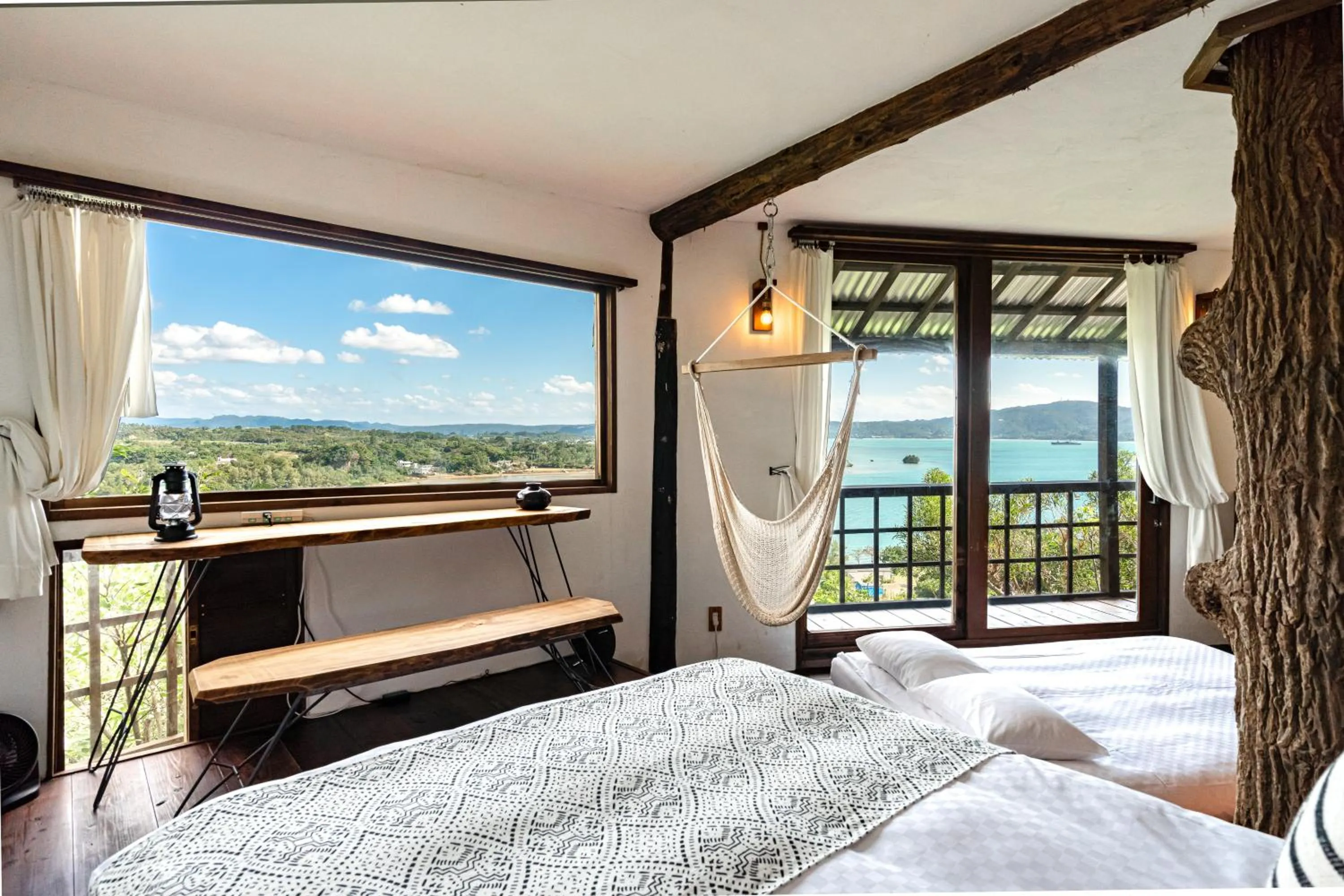 Bed in Tree-house Hotel Morinosubako