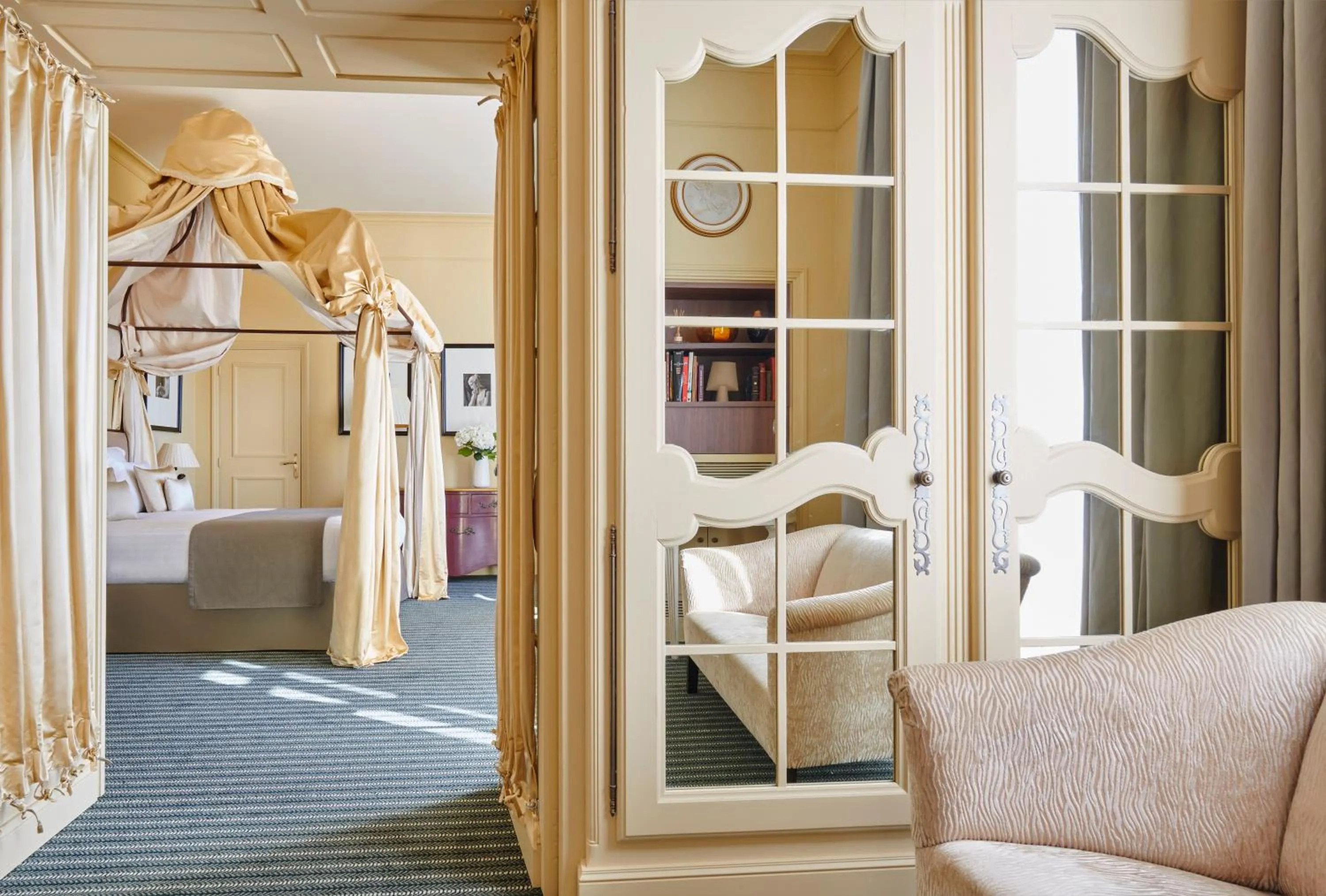 Bedroom, Bed in Château Hôtel Grand Barrail