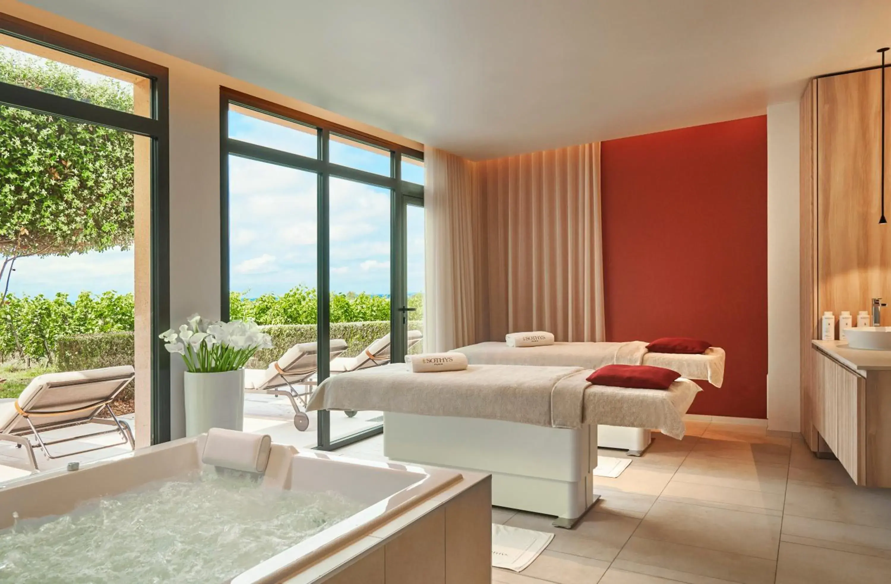 Spa and wellness centre/facilities, Bed in Château Hôtel Grand Barrail Spa and wellness centre/facilities, Bed in Château Hôtel Grand Barrail