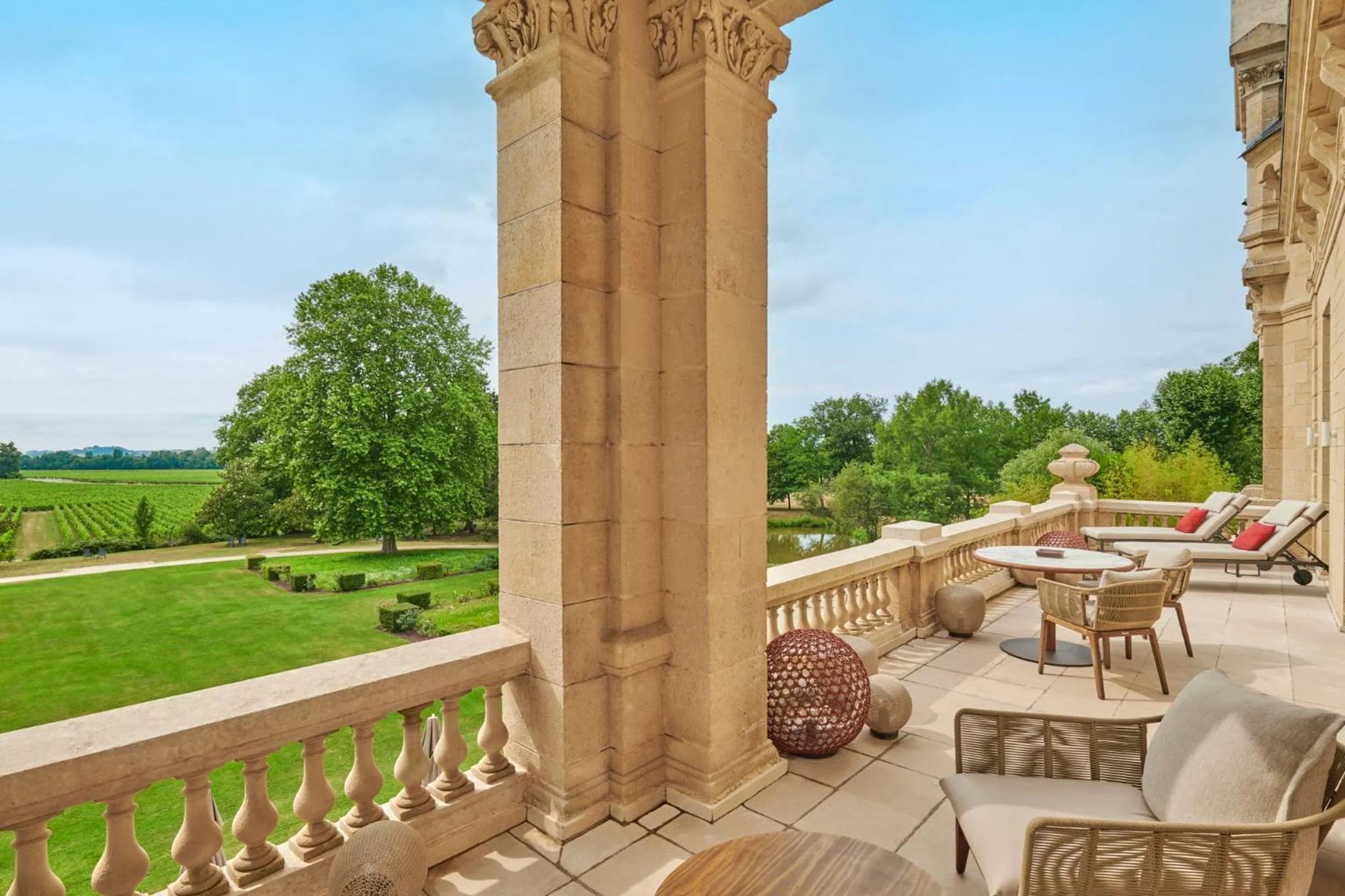 Balcony/Terrace in Château Hôtel Grand Barrail