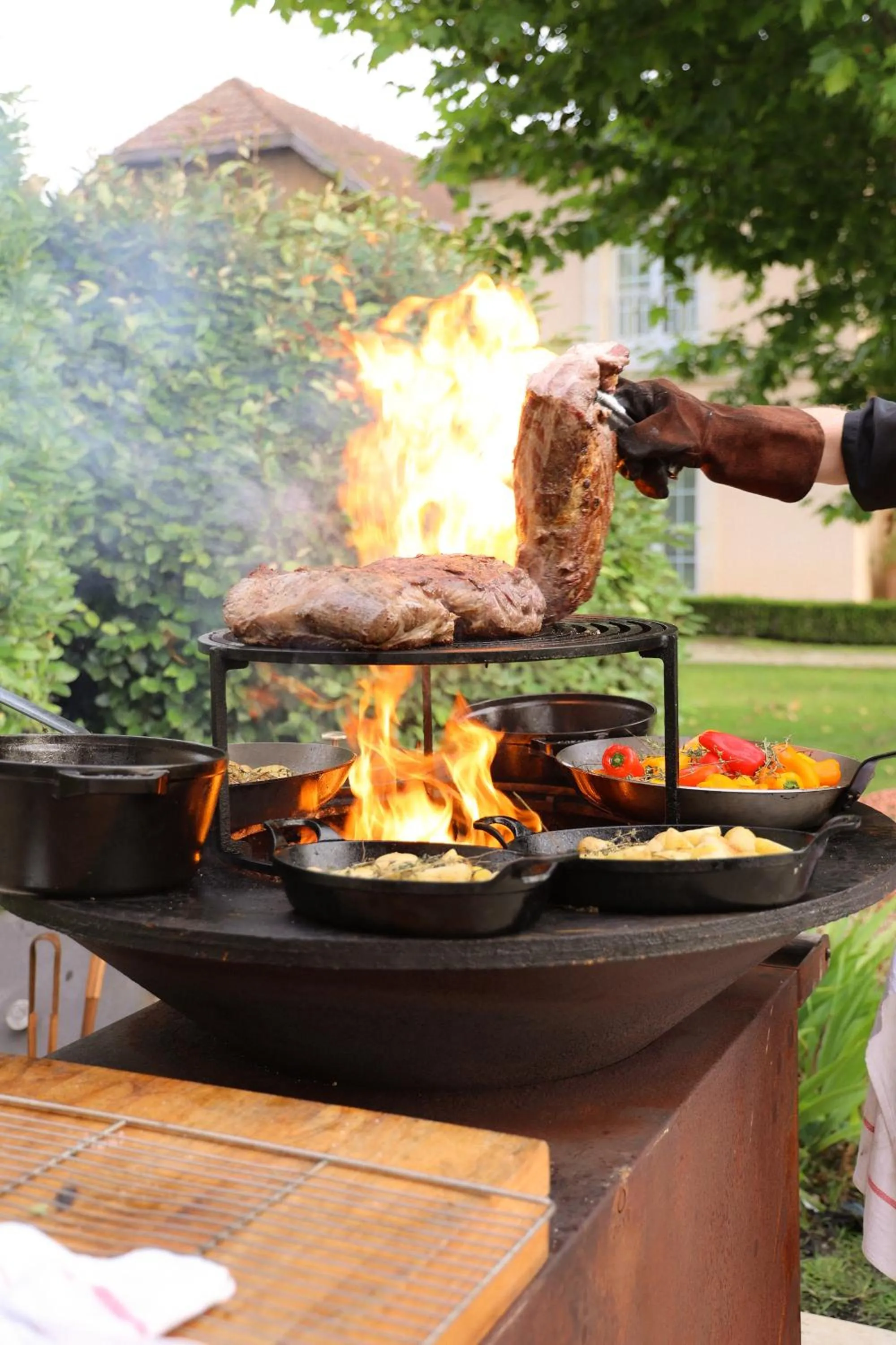 BBQ facilities in Château Hôtel Grand Barrail