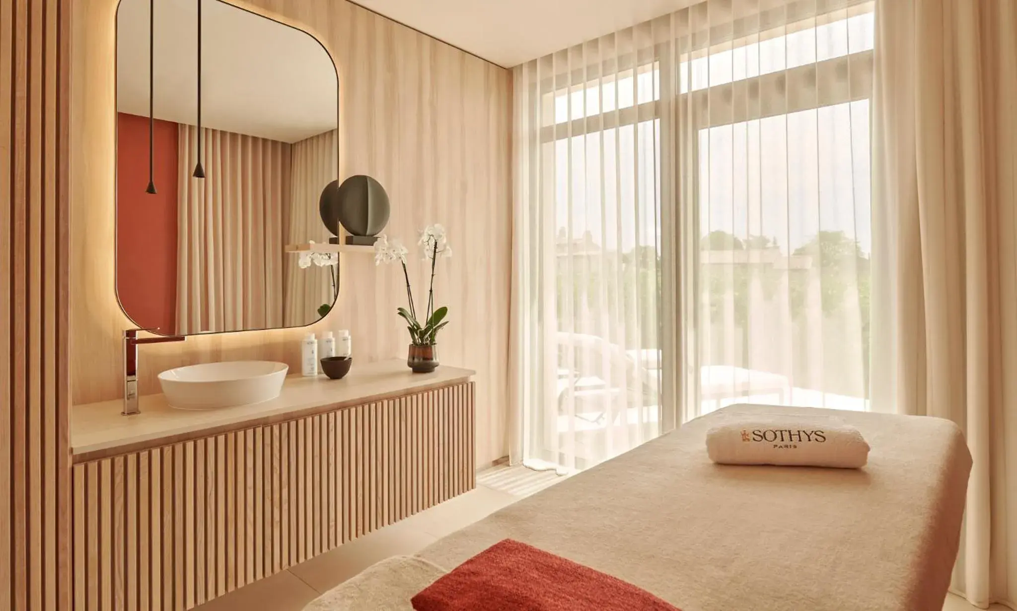 Spa and wellness centre/facilities, Bed in Château Hôtel Grand Barrail Spa and wellness centre/facilities, Bed in Château Hôtel Grand Barrail