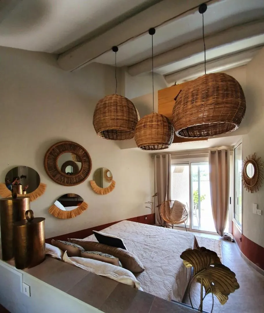 Photo of the whole room, Bed in Hôtel L' Estelle en Camargue