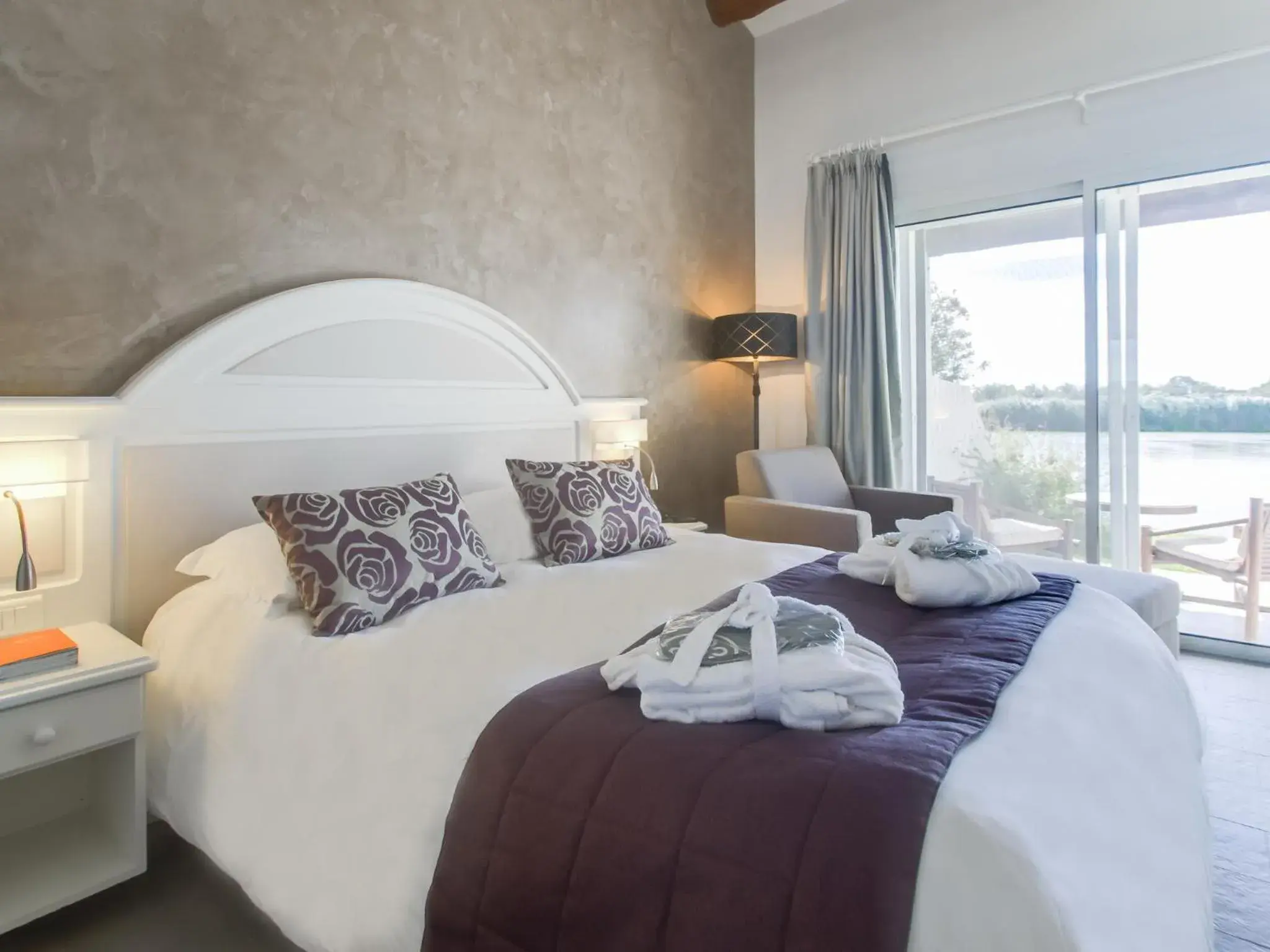 Superior Double Room in Hôtel L' Estelle en Camargue Superior Double Room in Hôtel L' Estelle en Camargue