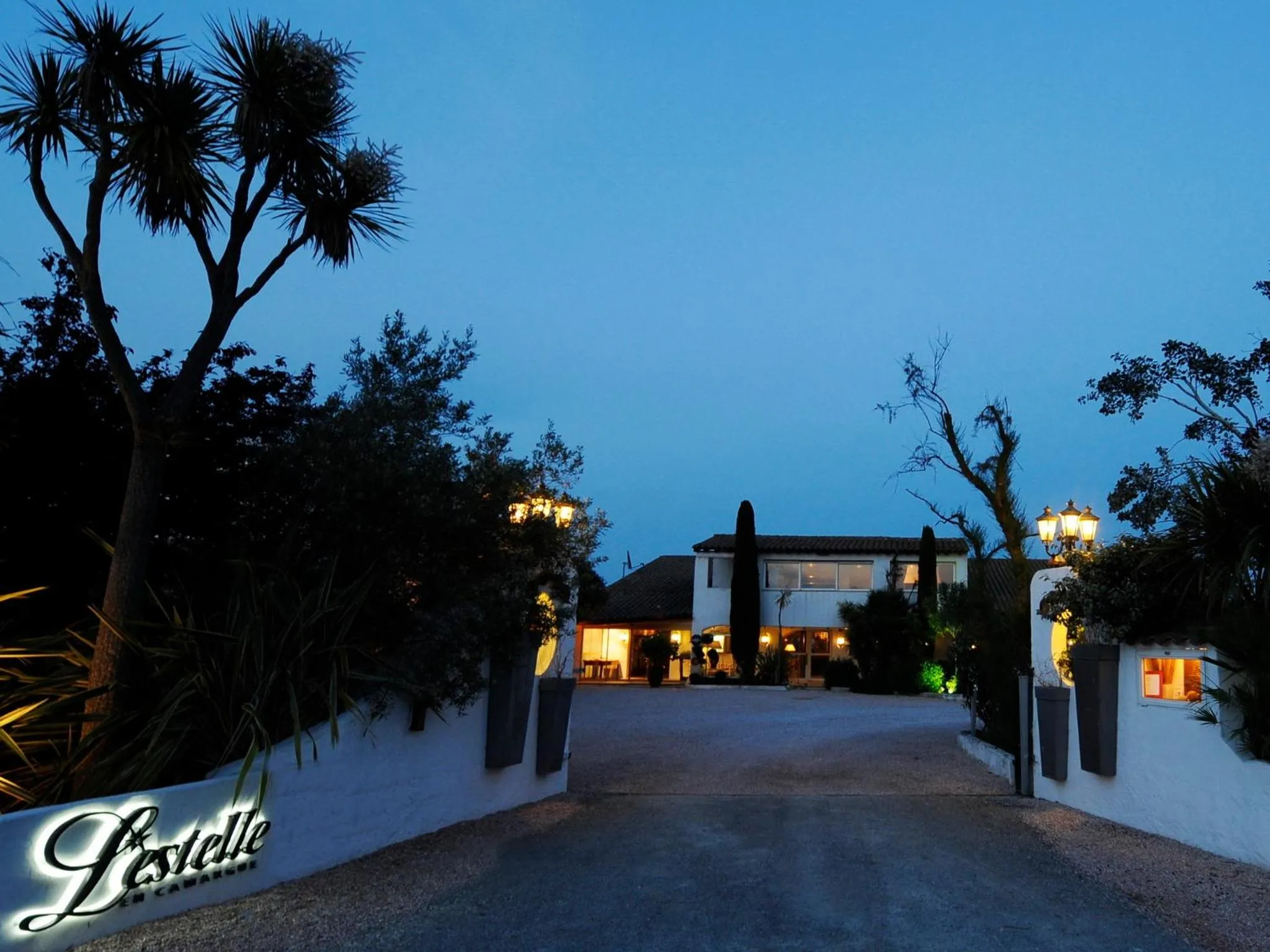 Facade/entrance in Hôtel L' Estelle en Camargue