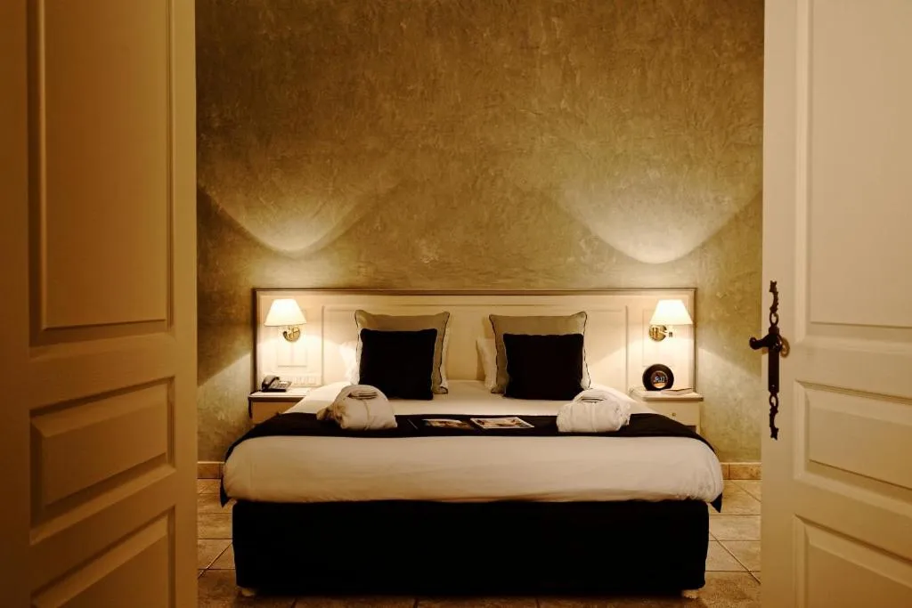 Bedroom, Bed in Hôtel L' Estelle en Camargue