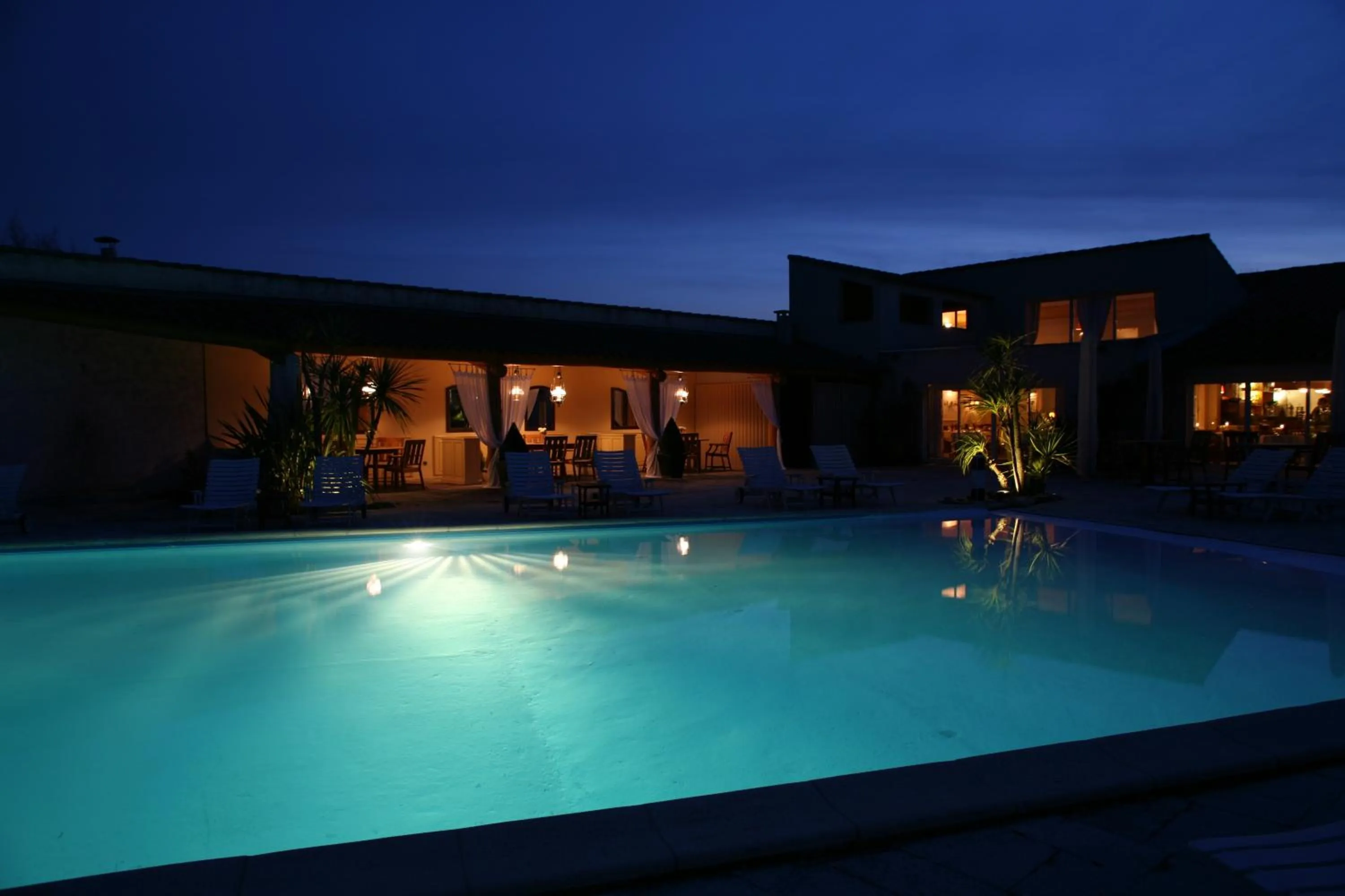 Swimming pool in Hôtel L' Estelle en Camargue