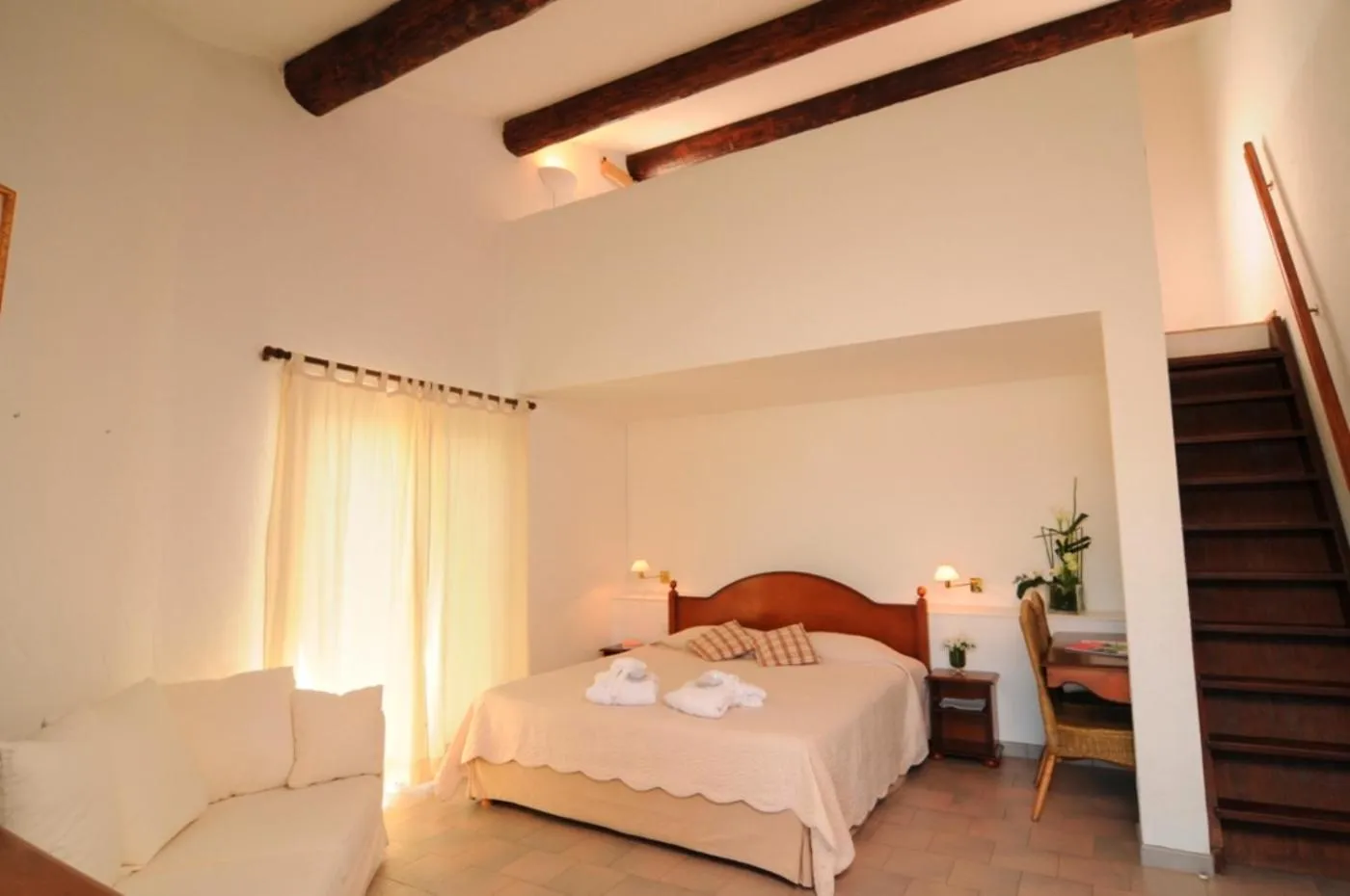 Bedroom, Bed in Hôtel L' Estelle en Camargue