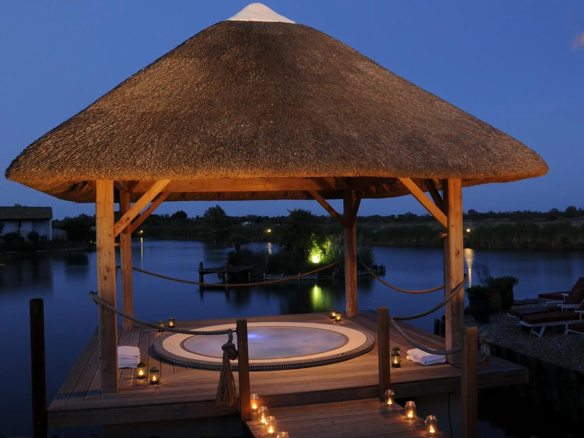 Hot Tub in Hôtel L' Estelle en Camargue
