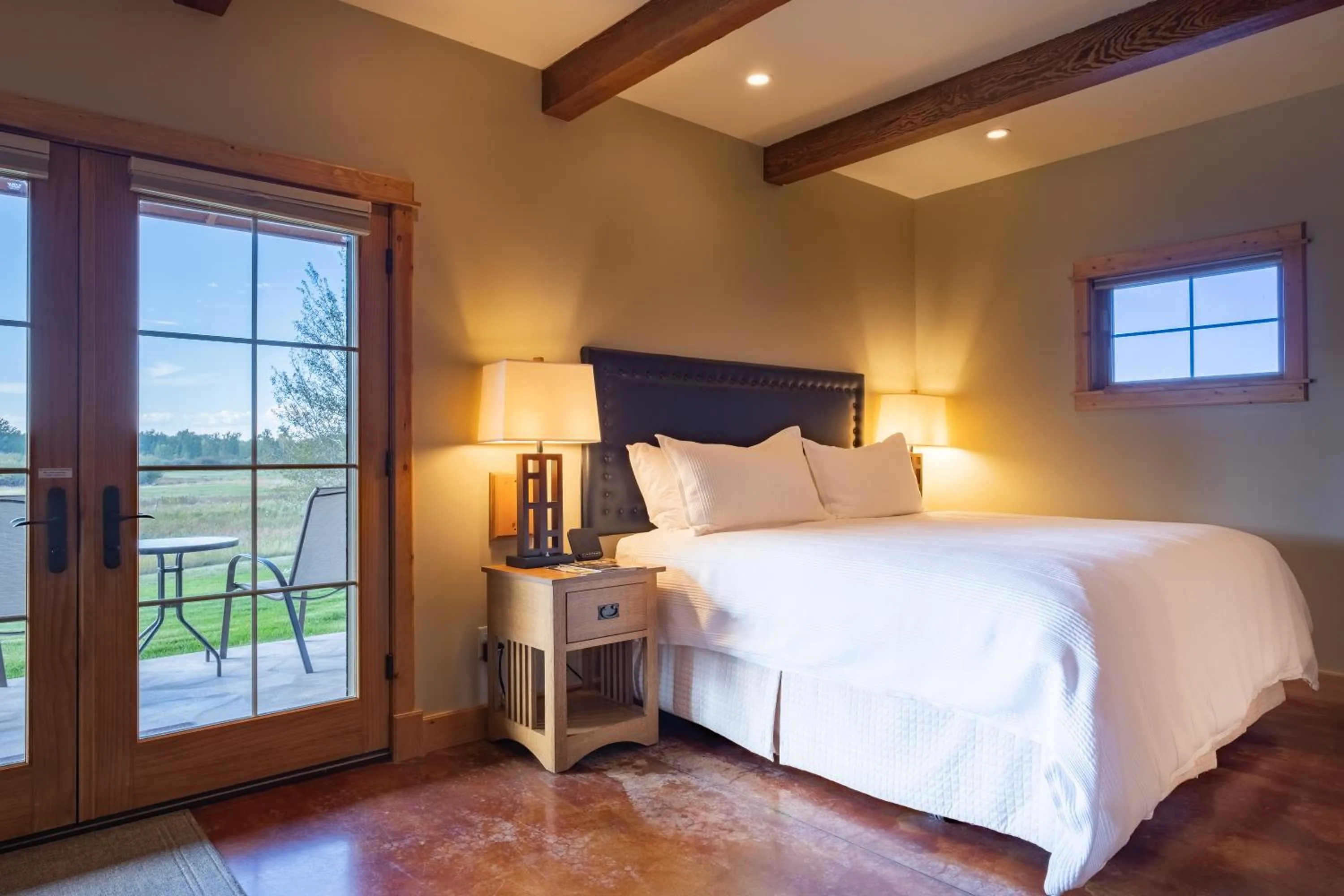 Patio, Bed in Gallatin River Lodge