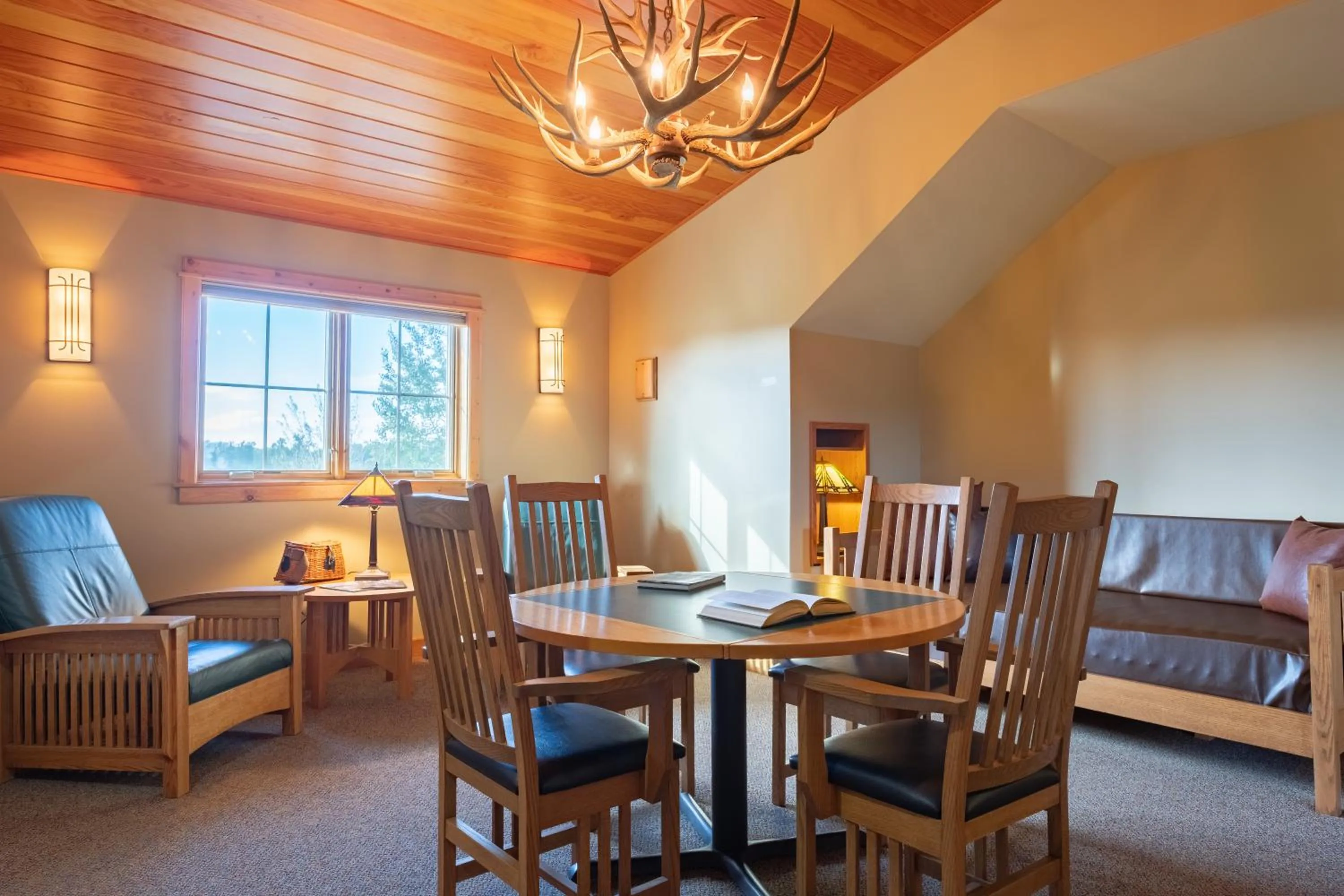 Living room in Gallatin River Lodge