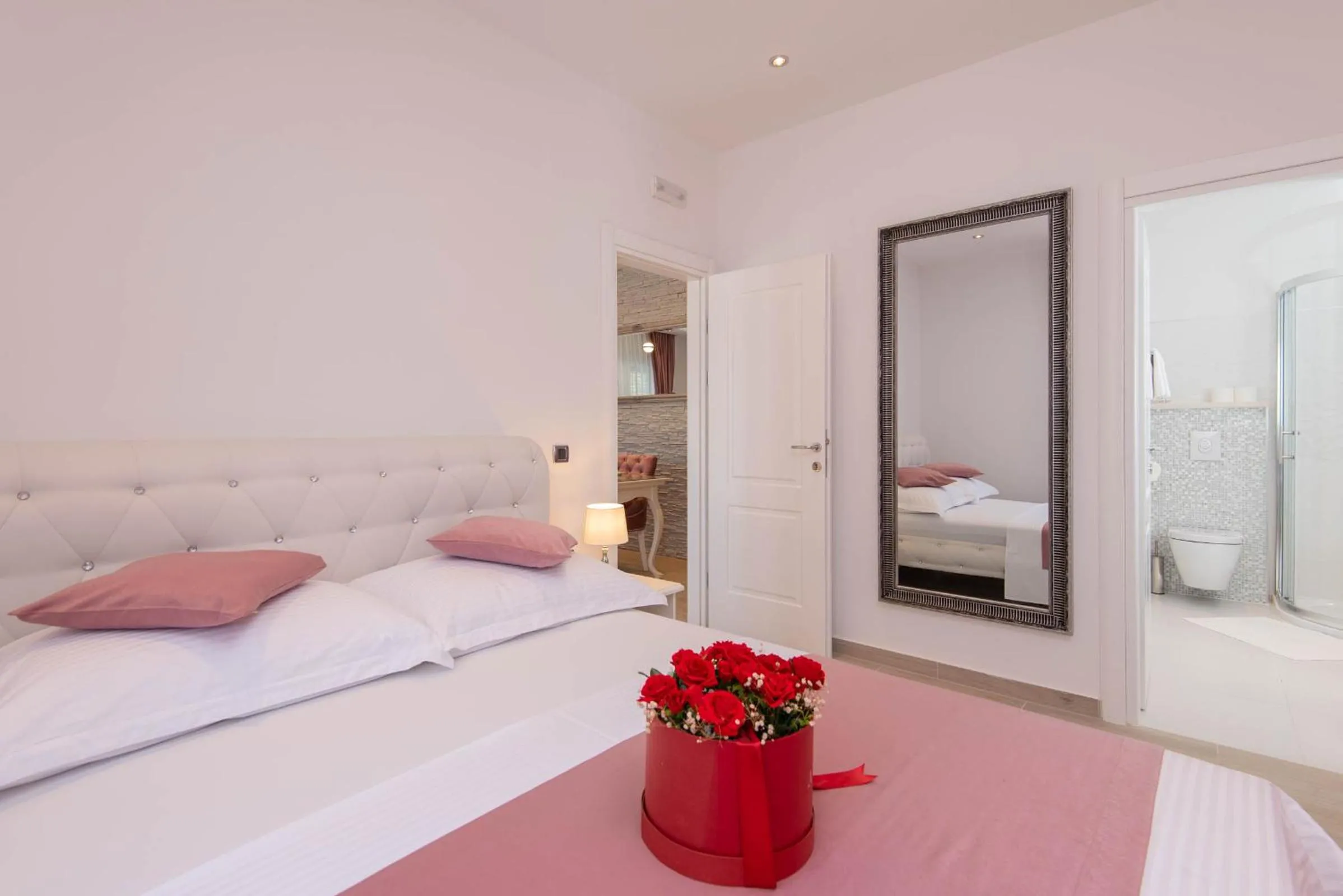 Shower, Bed in Apartment Domenica