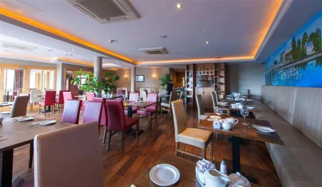 Restaurant/places to eat in Cryans Hotel