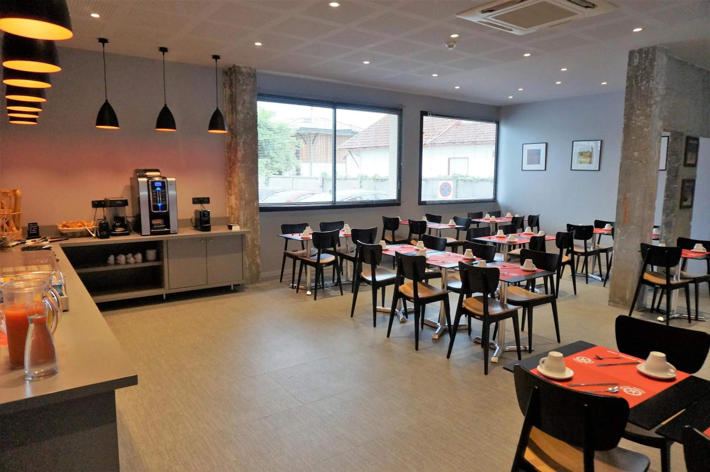 Continental breakfast in Hôtel Le Nautic