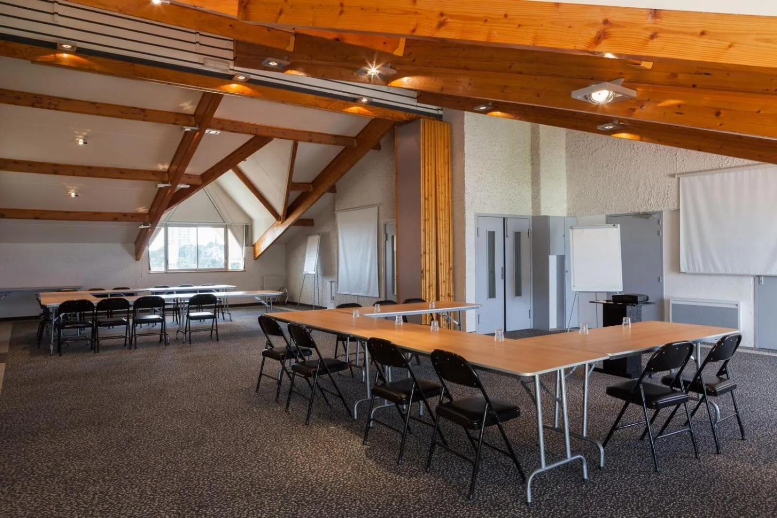 Business facilities in Hôtel Le Nautic