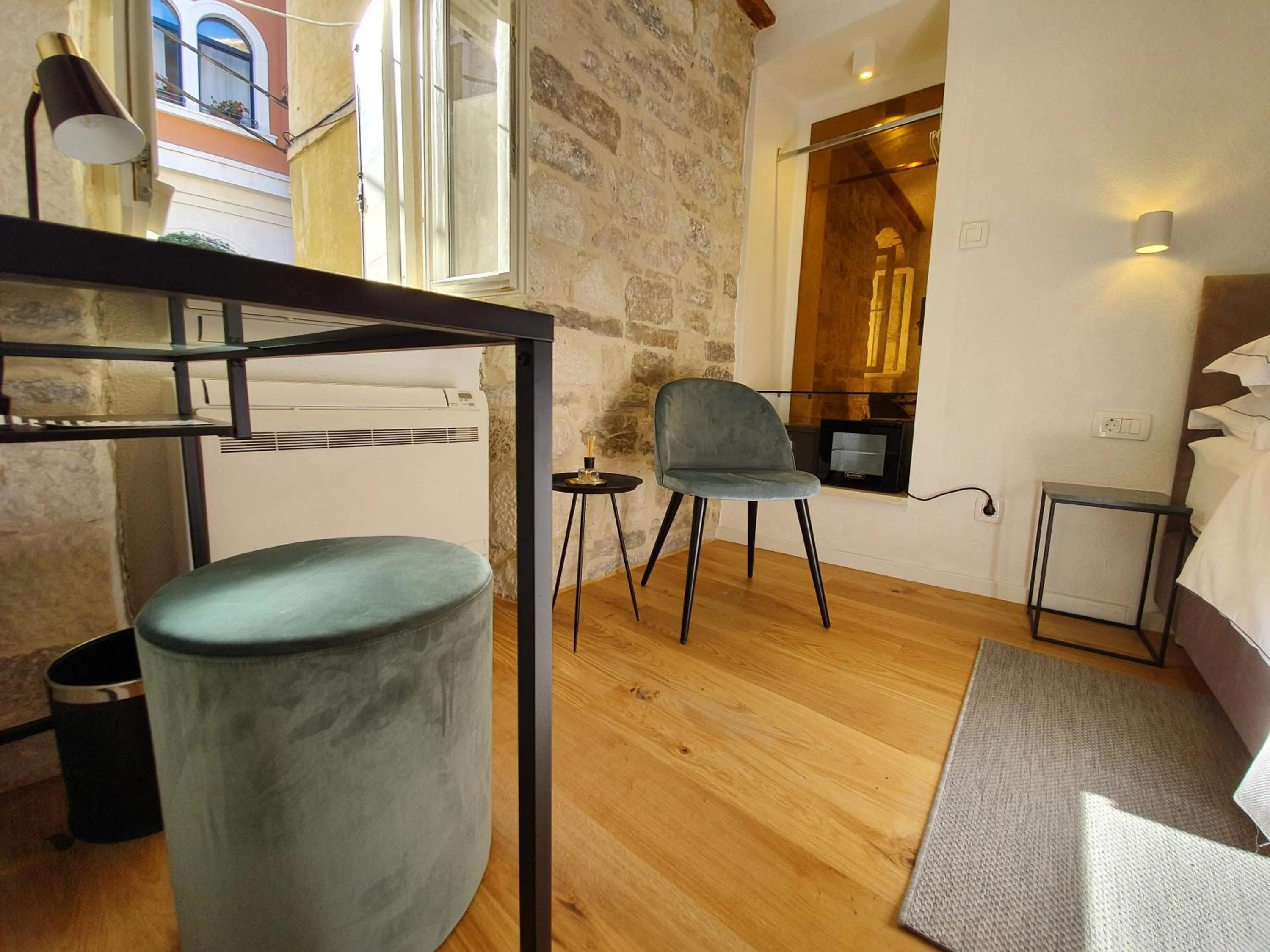 THE SUITES at central Split
