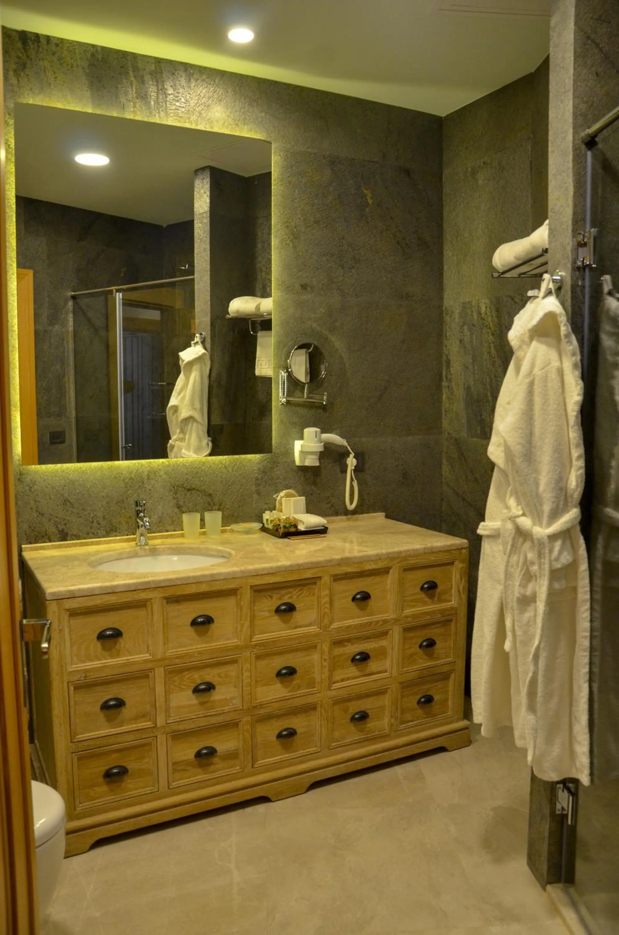 Bathroom in Shirvanshah Hotel