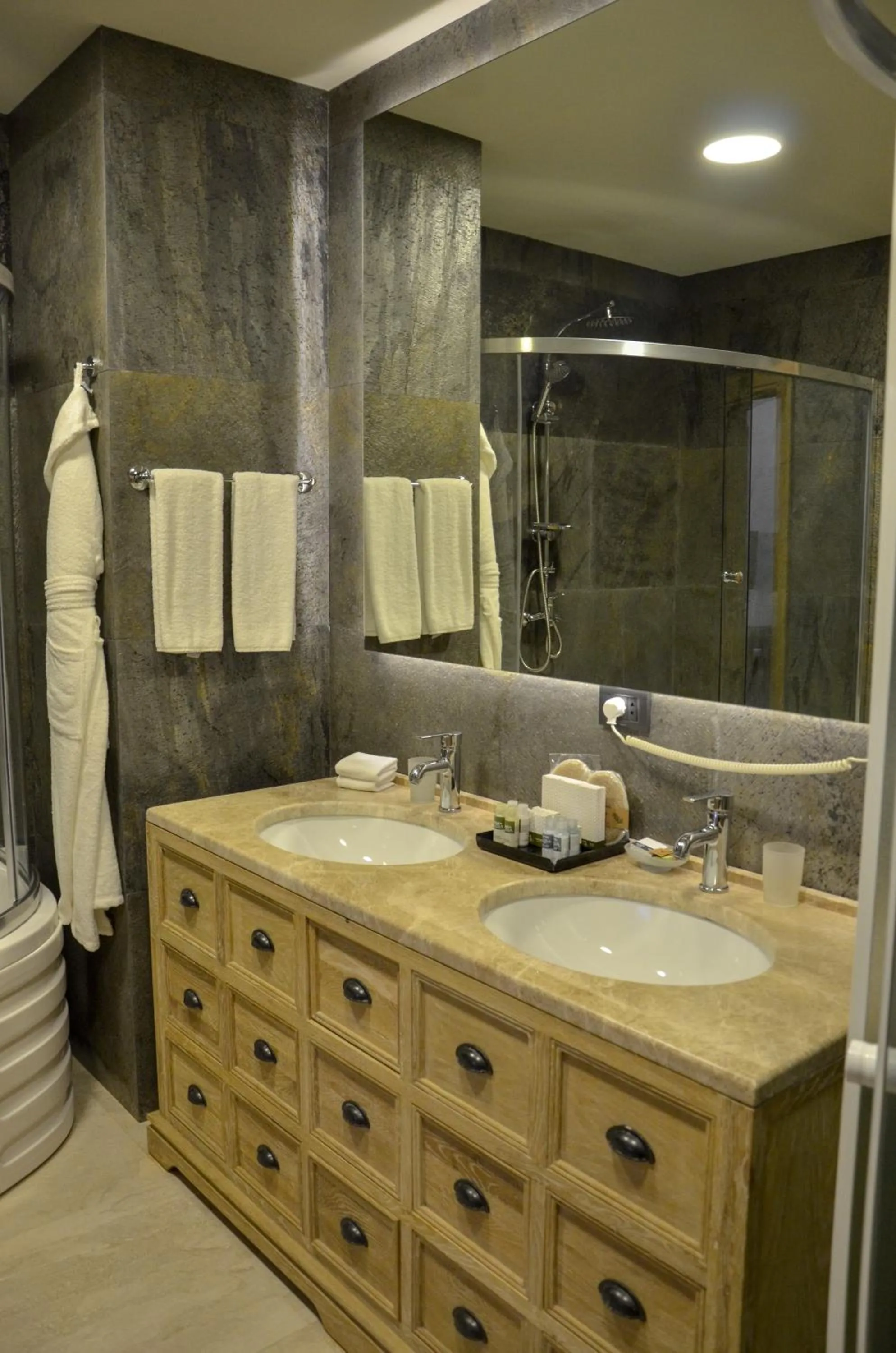 Bathroom in Shirvanshah Hotel