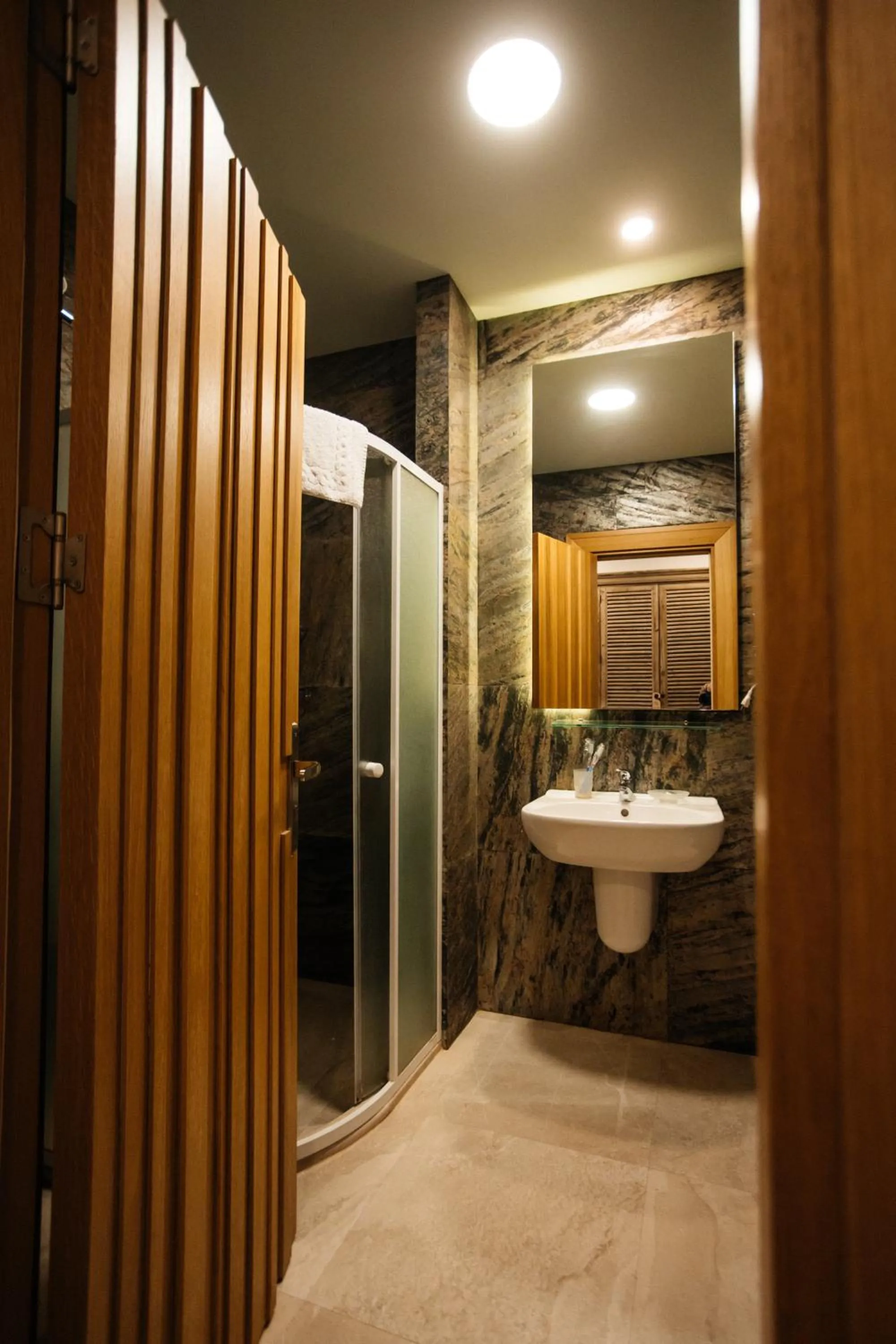 Shower in Shirvanshah Hotel