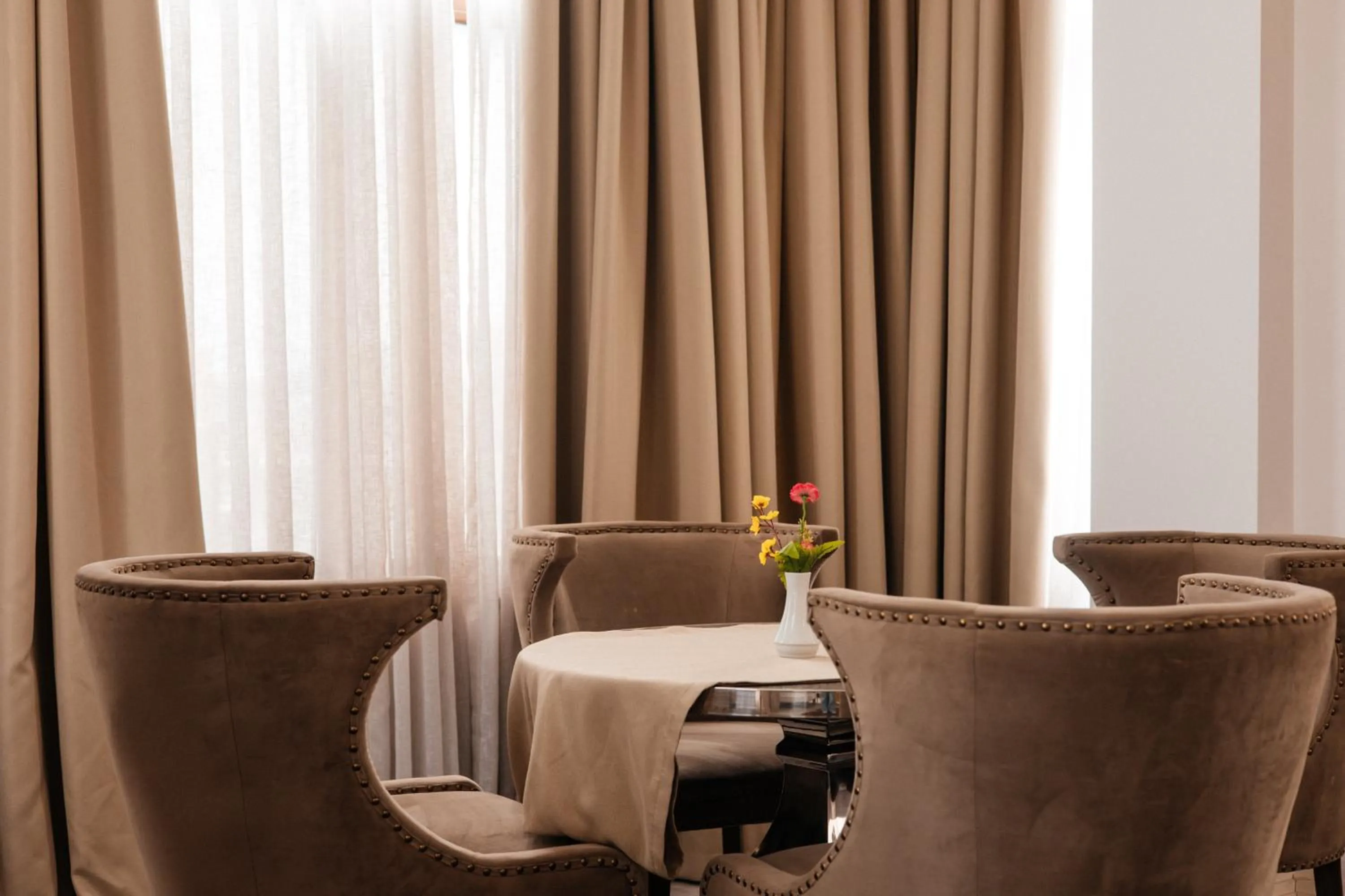 Living room in Shirvanshah Hotel