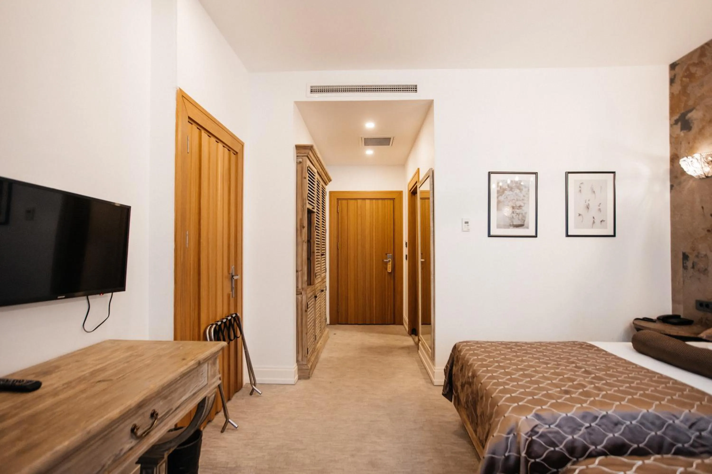 TV and multimedia, Bed in Shirvanshah Hotel