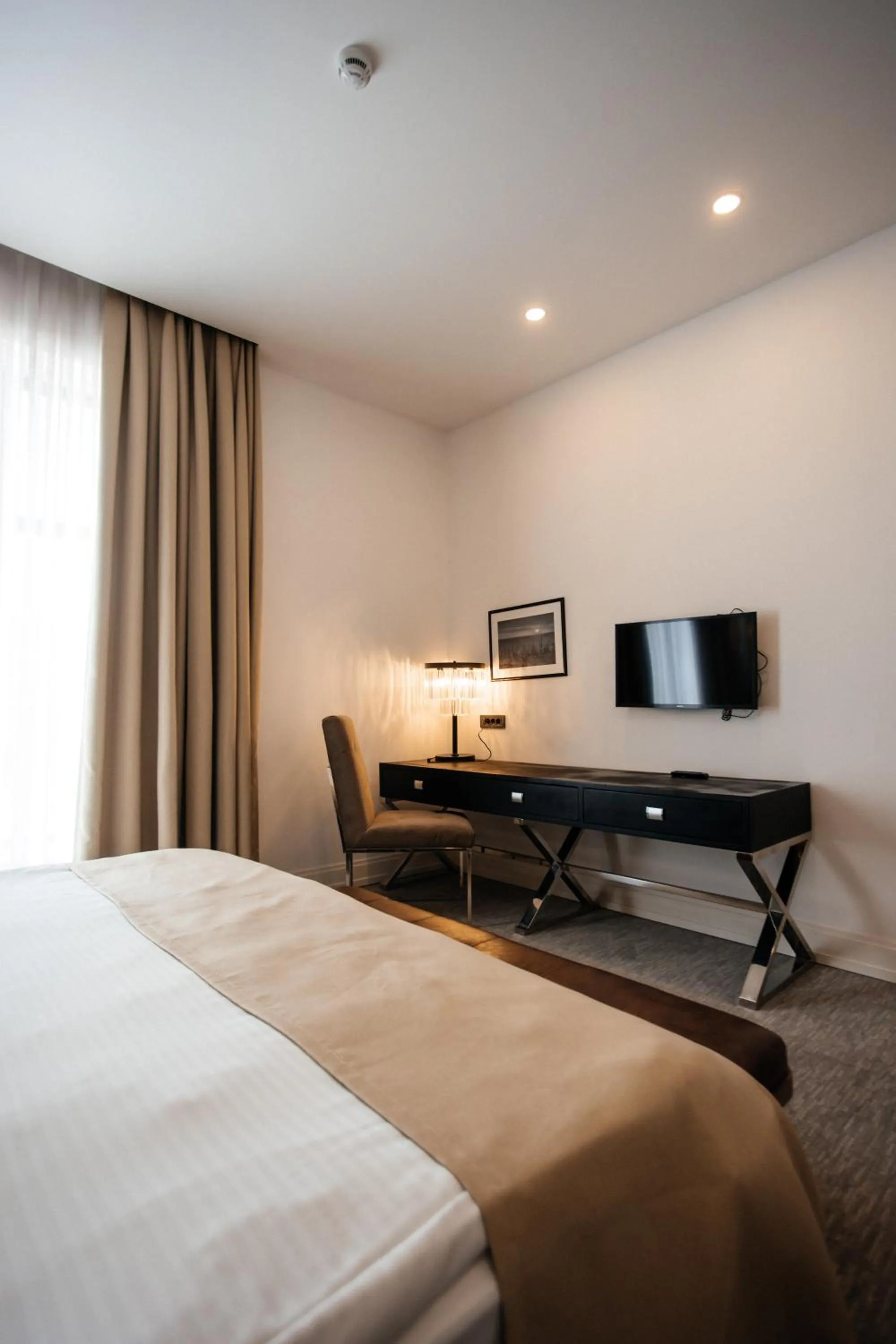 Communal lounge/ TV room, Bed in Shirvanshah Hotel