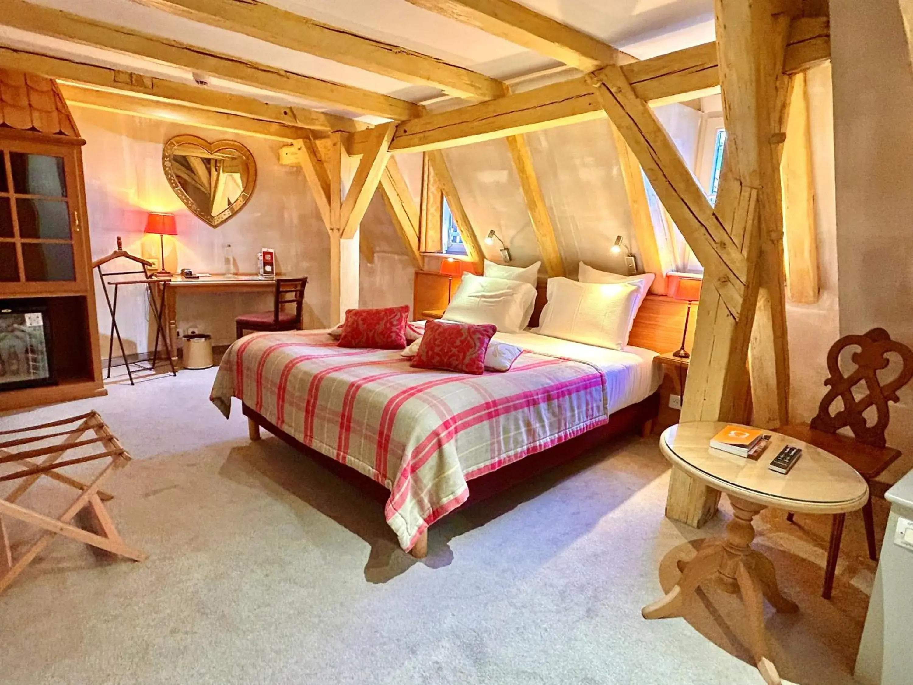 Charm Room with Shower or Balneo Bath in Hotel Beaucour Charm Room with Shower or Balneo Bath in Hotel Beaucour