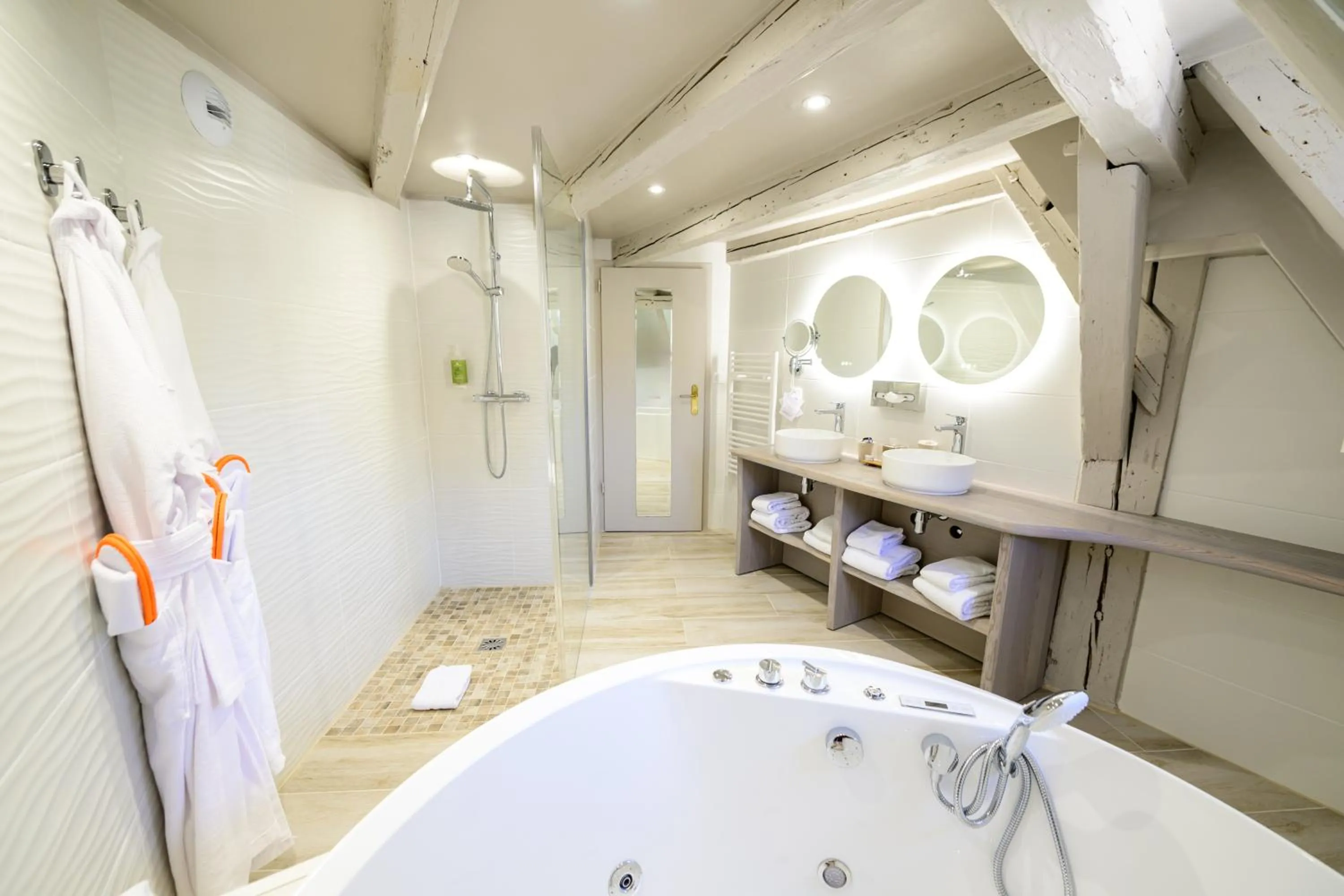 Shower in Hotel Beaucour