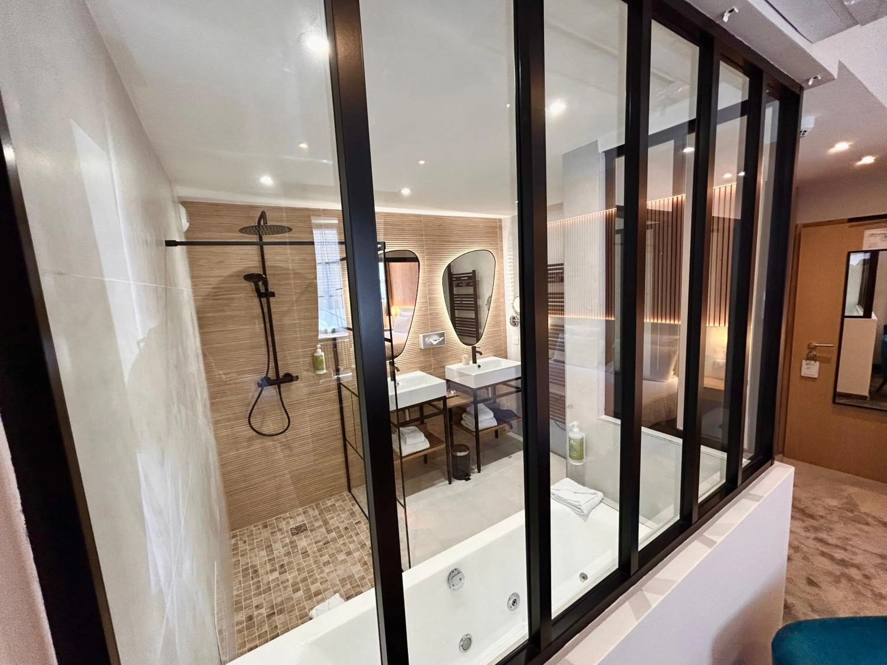 Shower in Hotel Beaucour