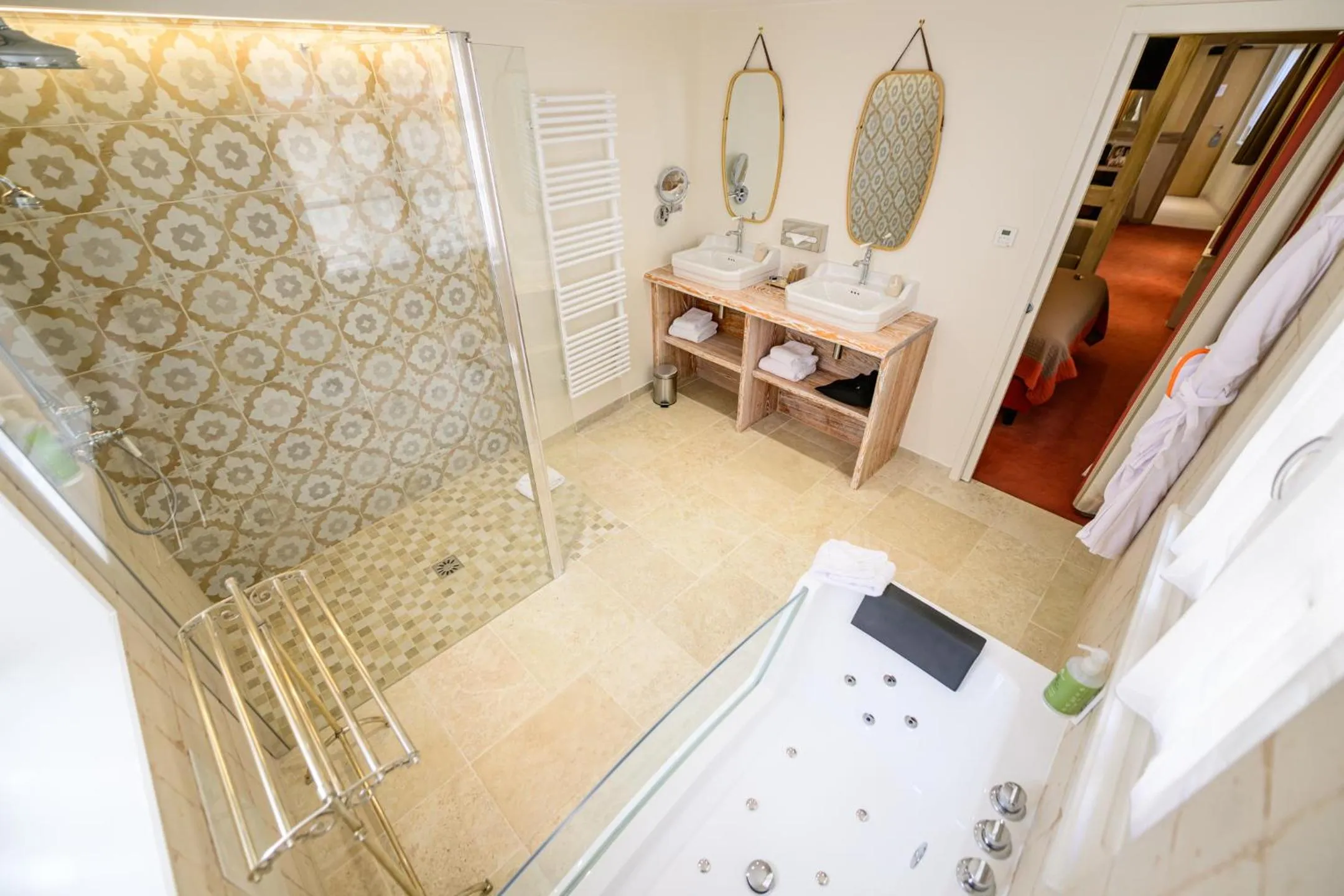 Shower in Hotel Beaucour