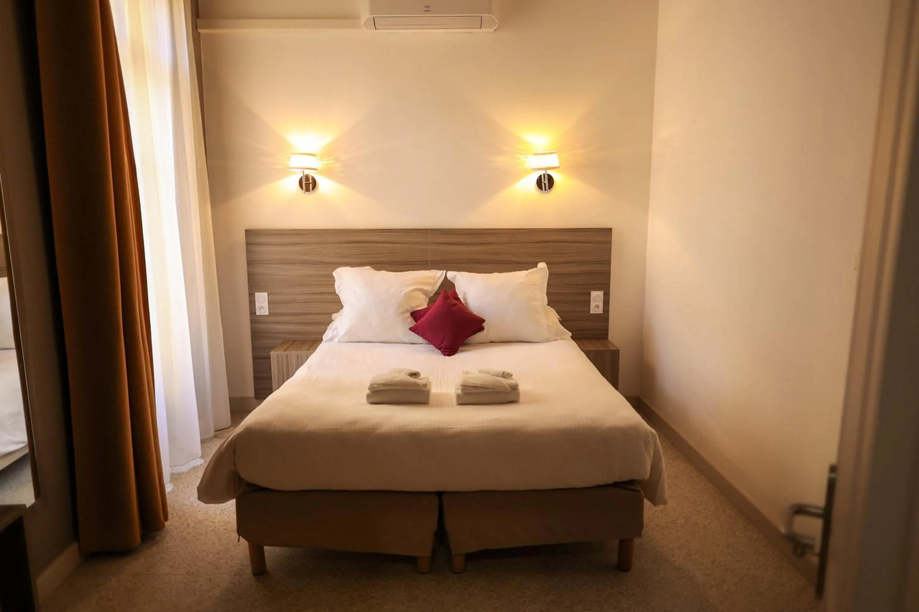 Bed in HÔTEL LE CHAPON FIN