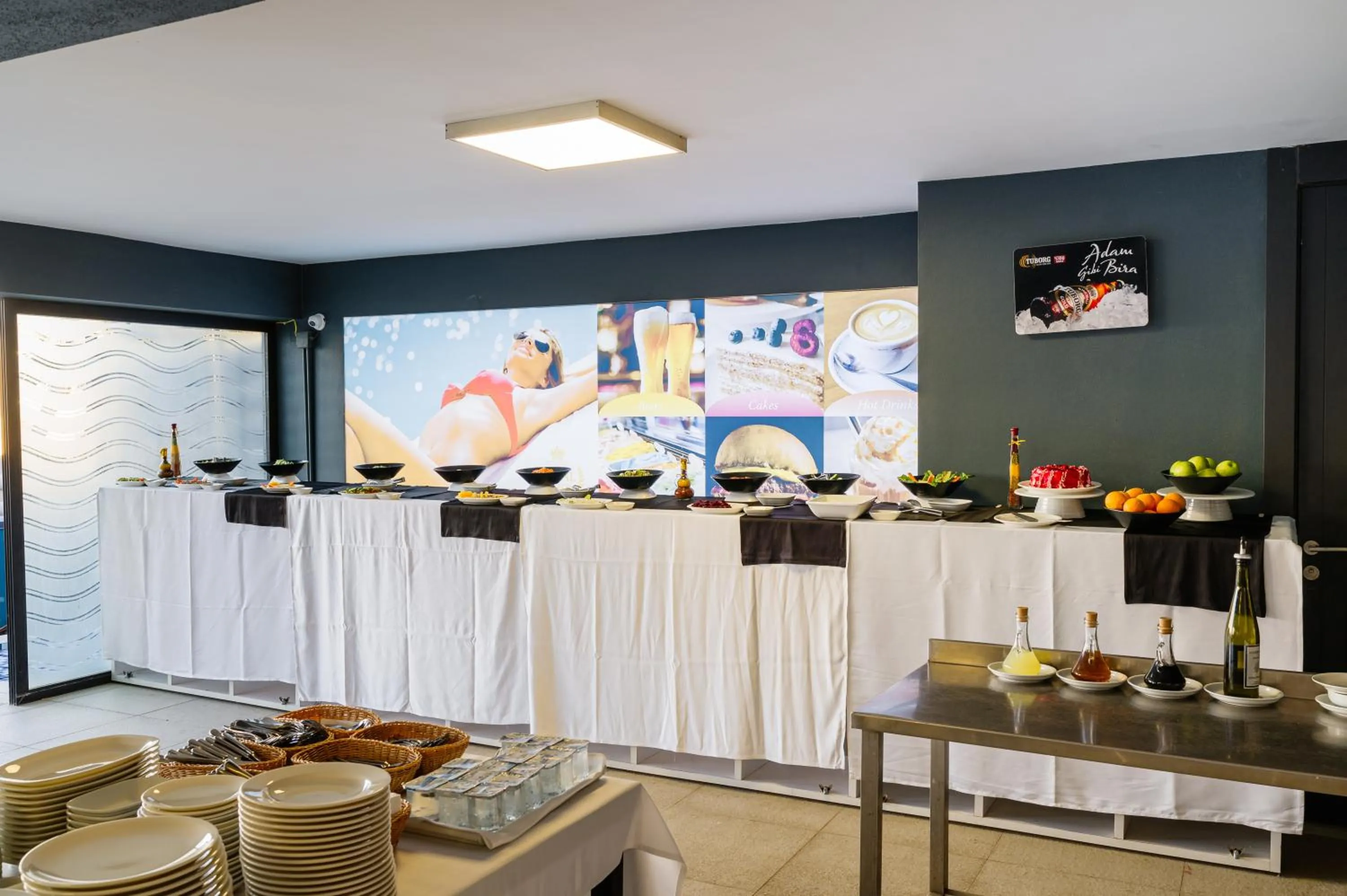 Restaurant/places to eat in Royal Palace Hotel