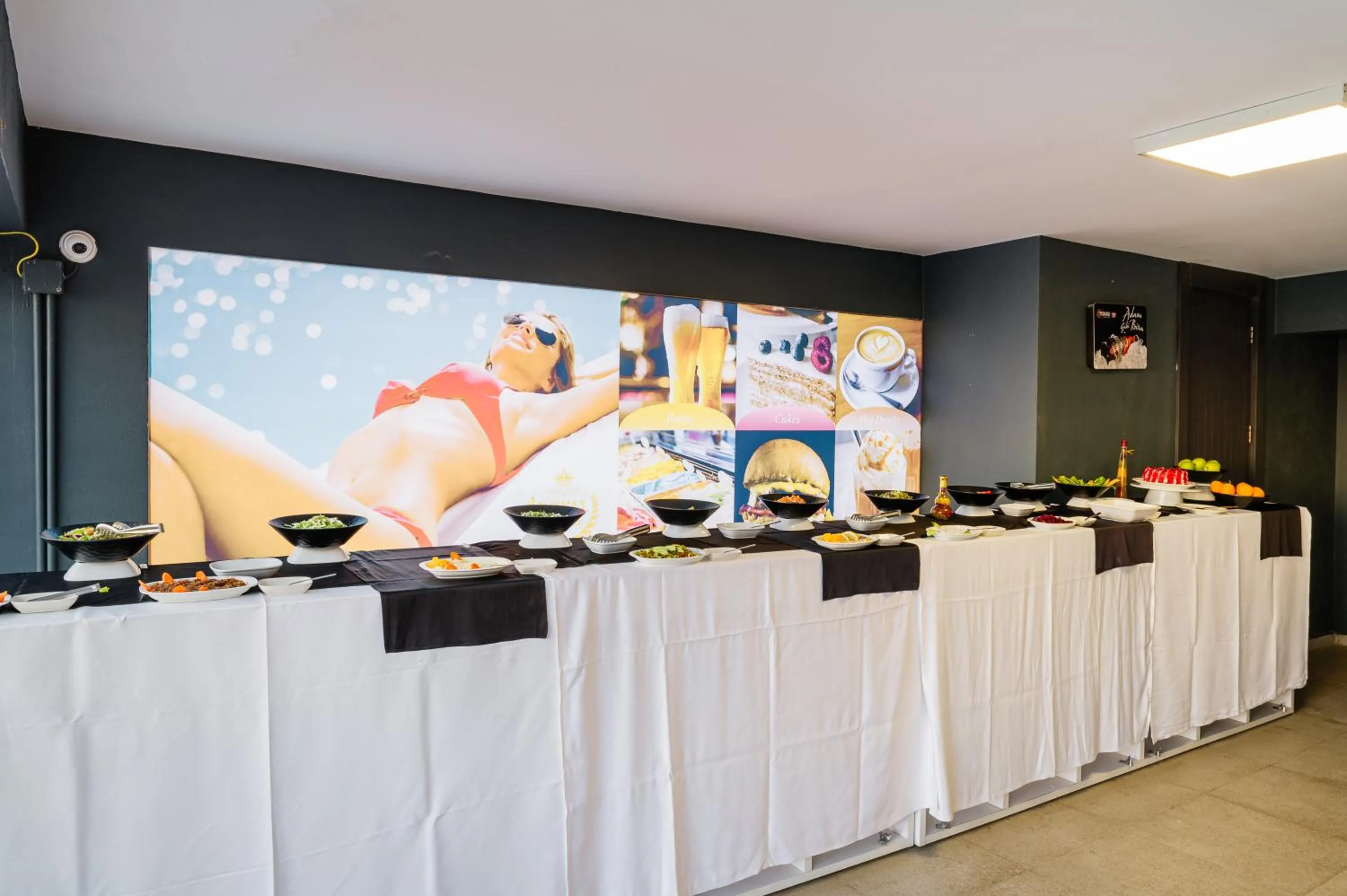 Restaurant/places to eat in Royal Palace Hotel