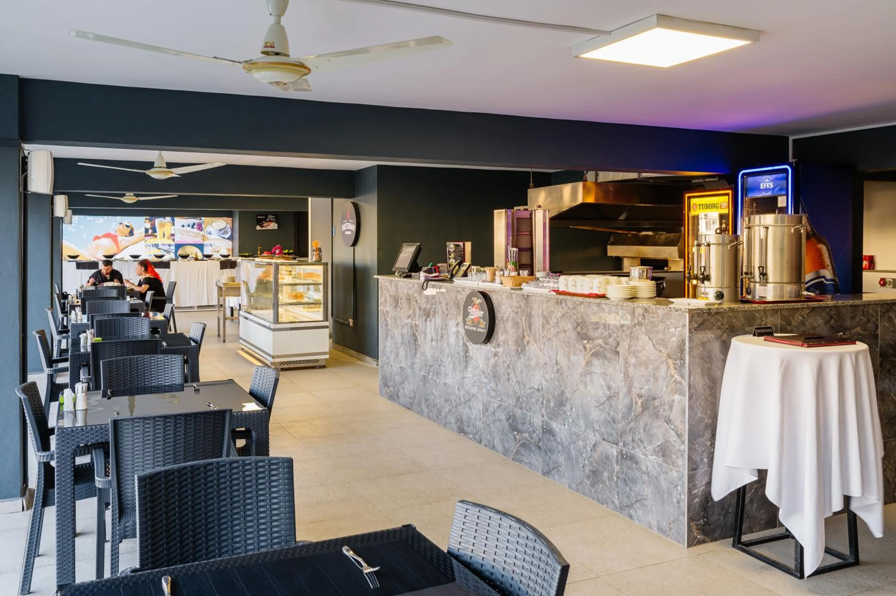 Restaurant/places to eat in Royal Palace Hotel